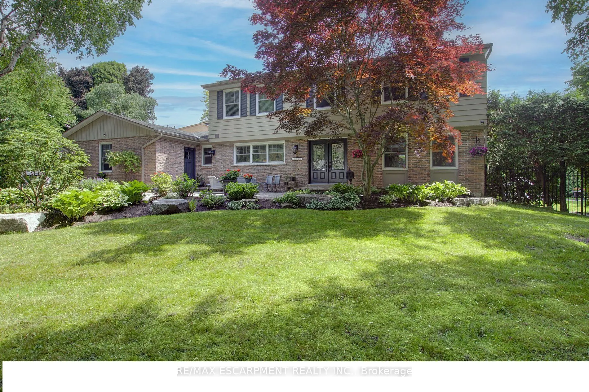 996 Cresthampton Lane
