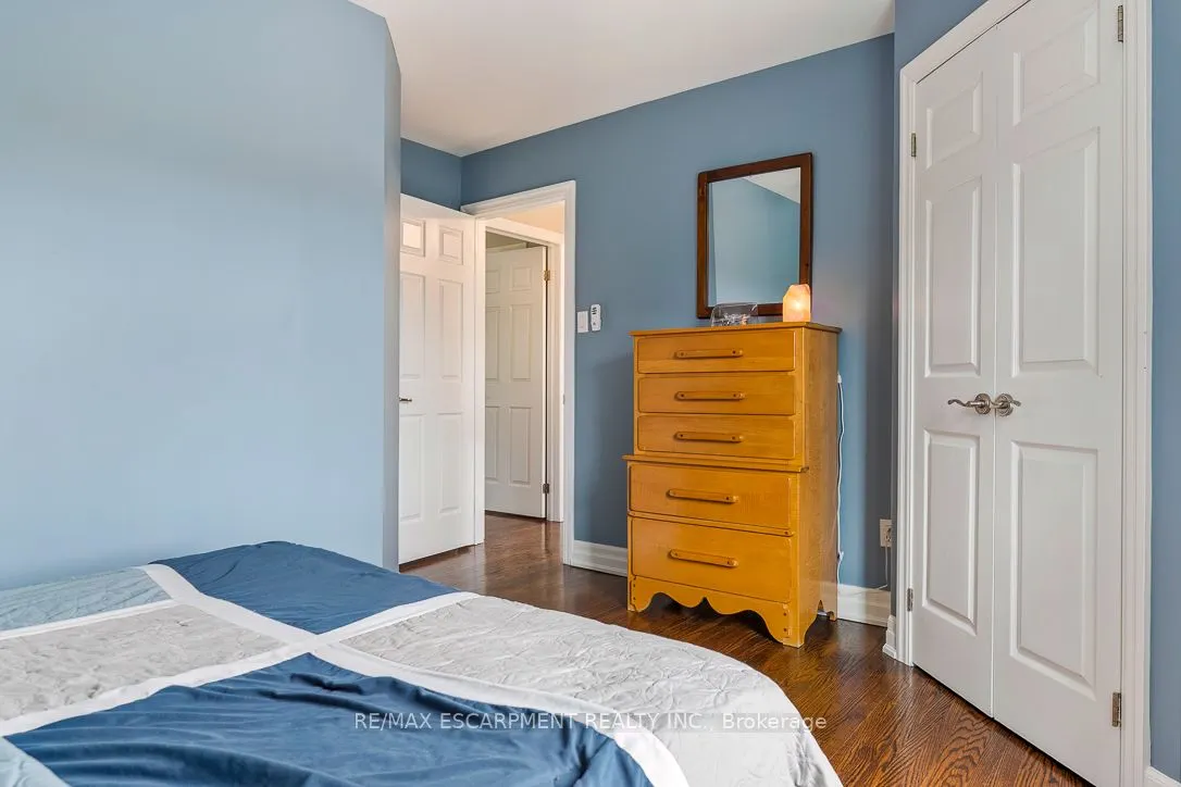 996 Cresthampton Lane