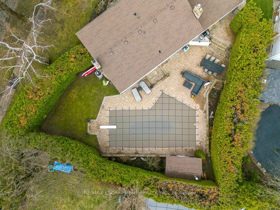 996 Cresthampton Lane