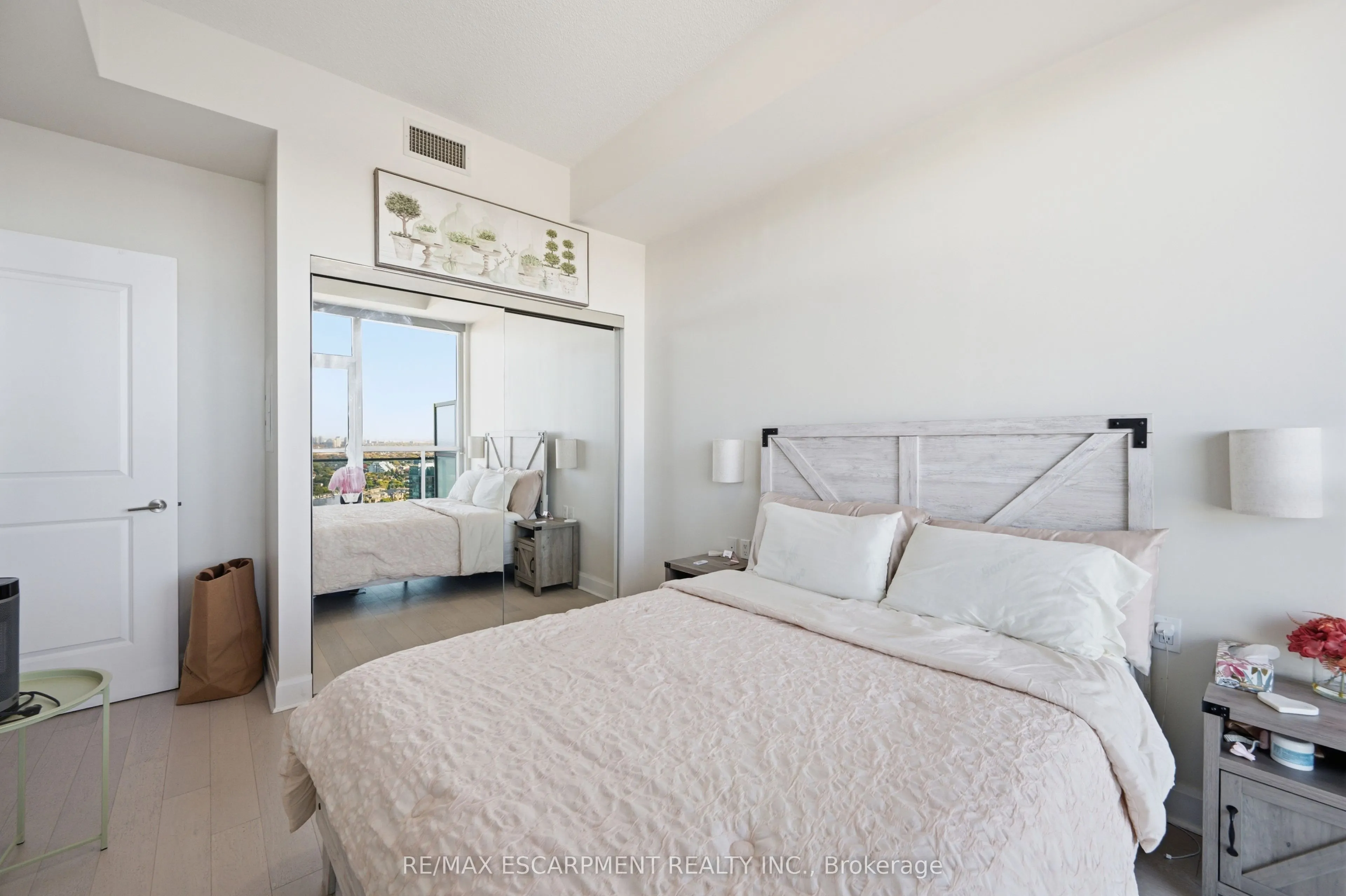 33 Shore Breeze Drive #3703