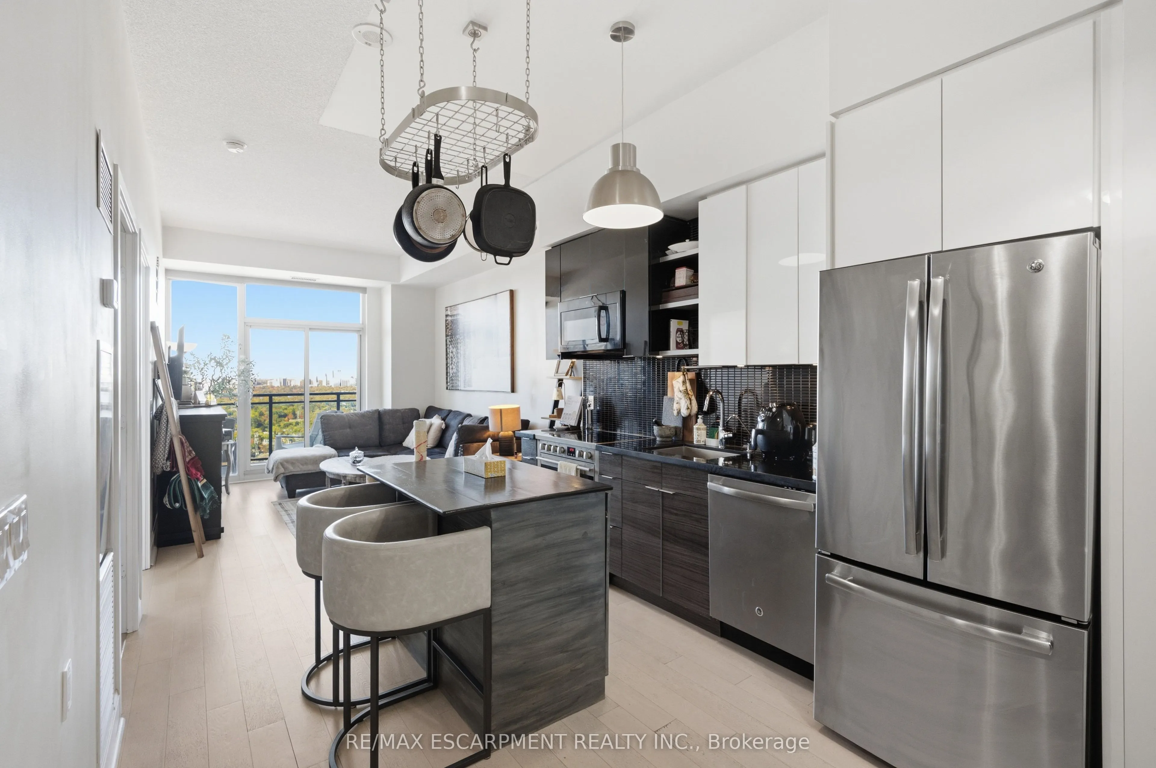 33 Shore Breeze Drive #3703