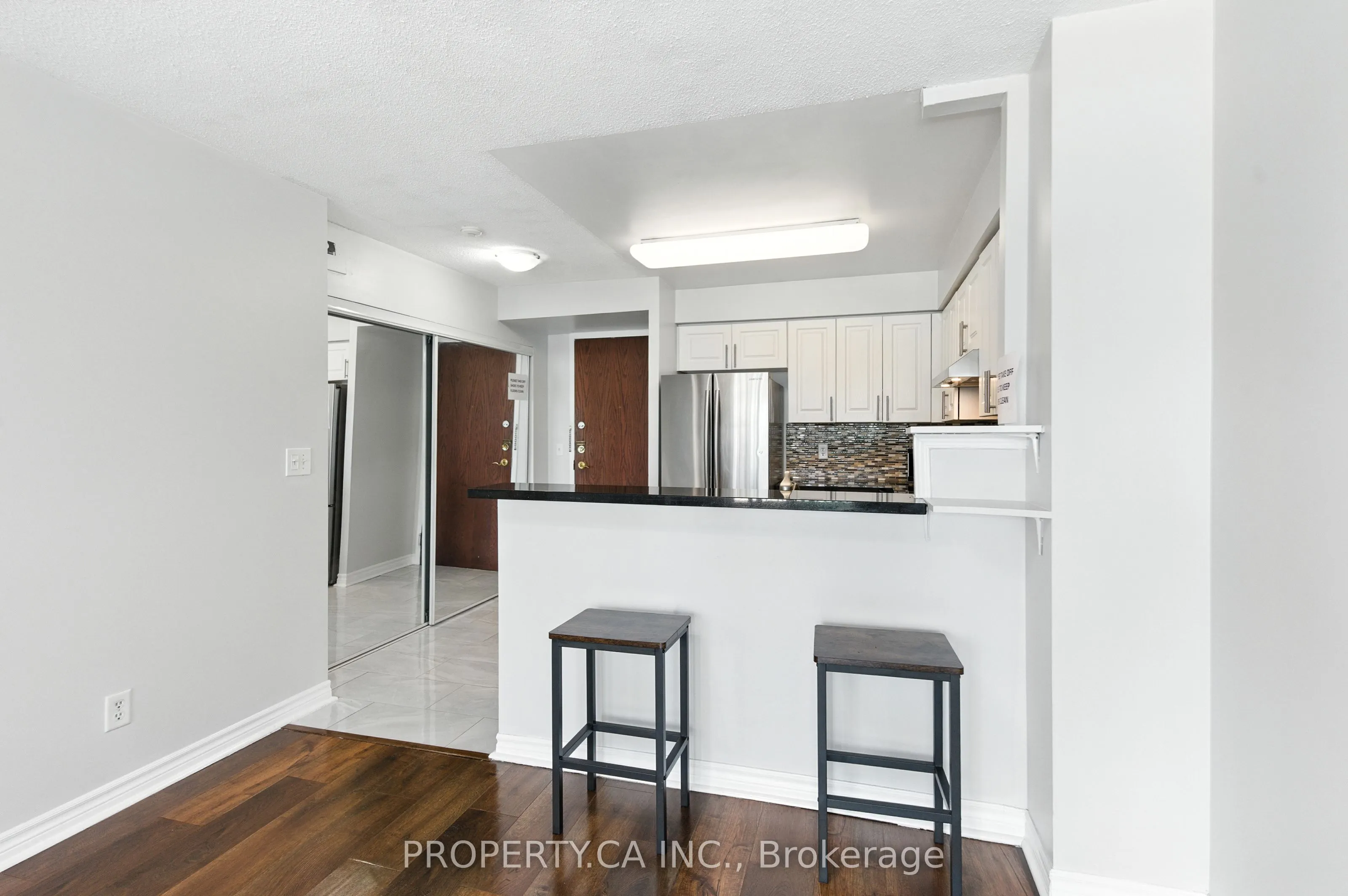 2585 Erin Centre Boulevard #607