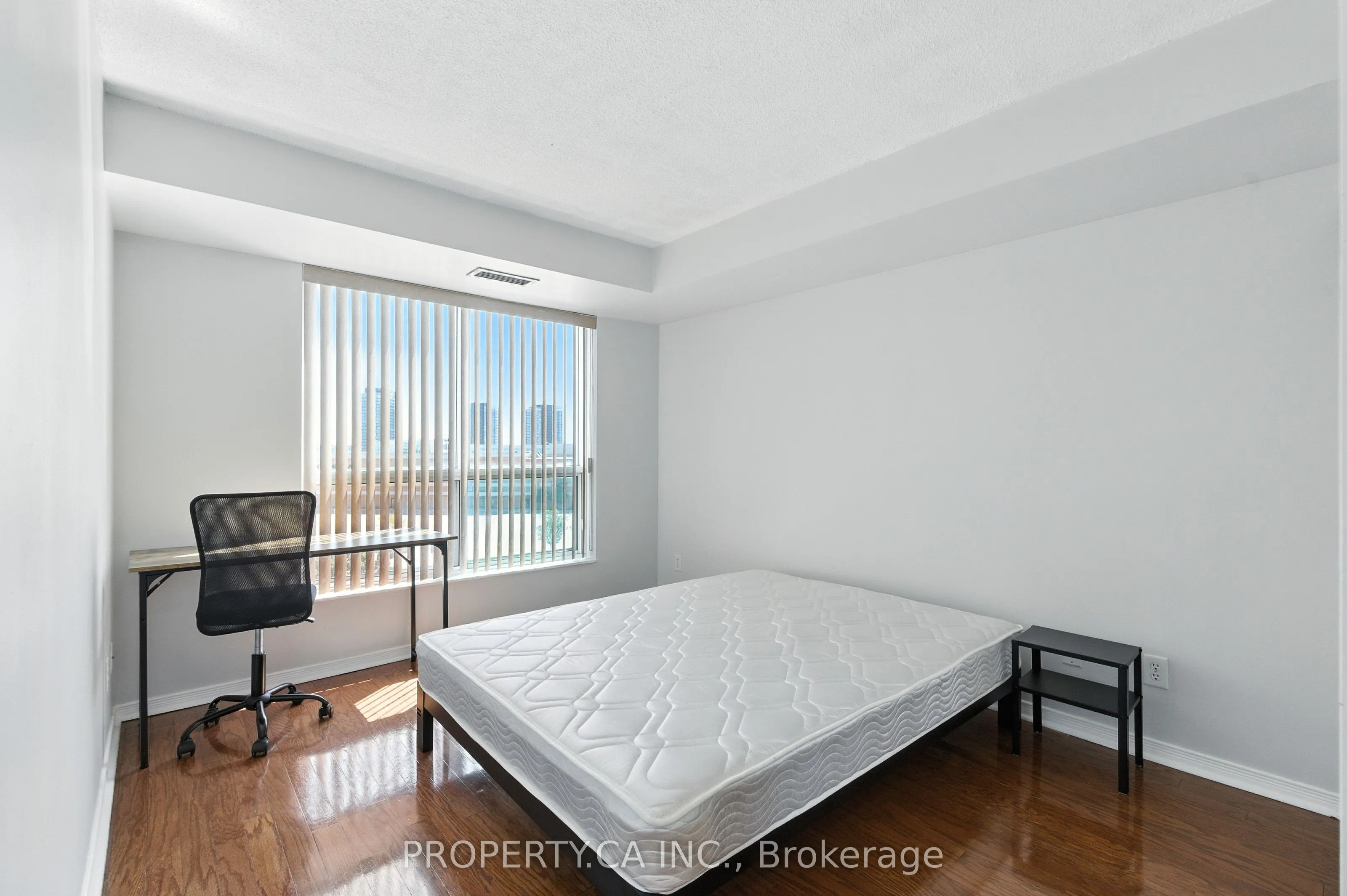 2585 Erin Centre Boulevard #607