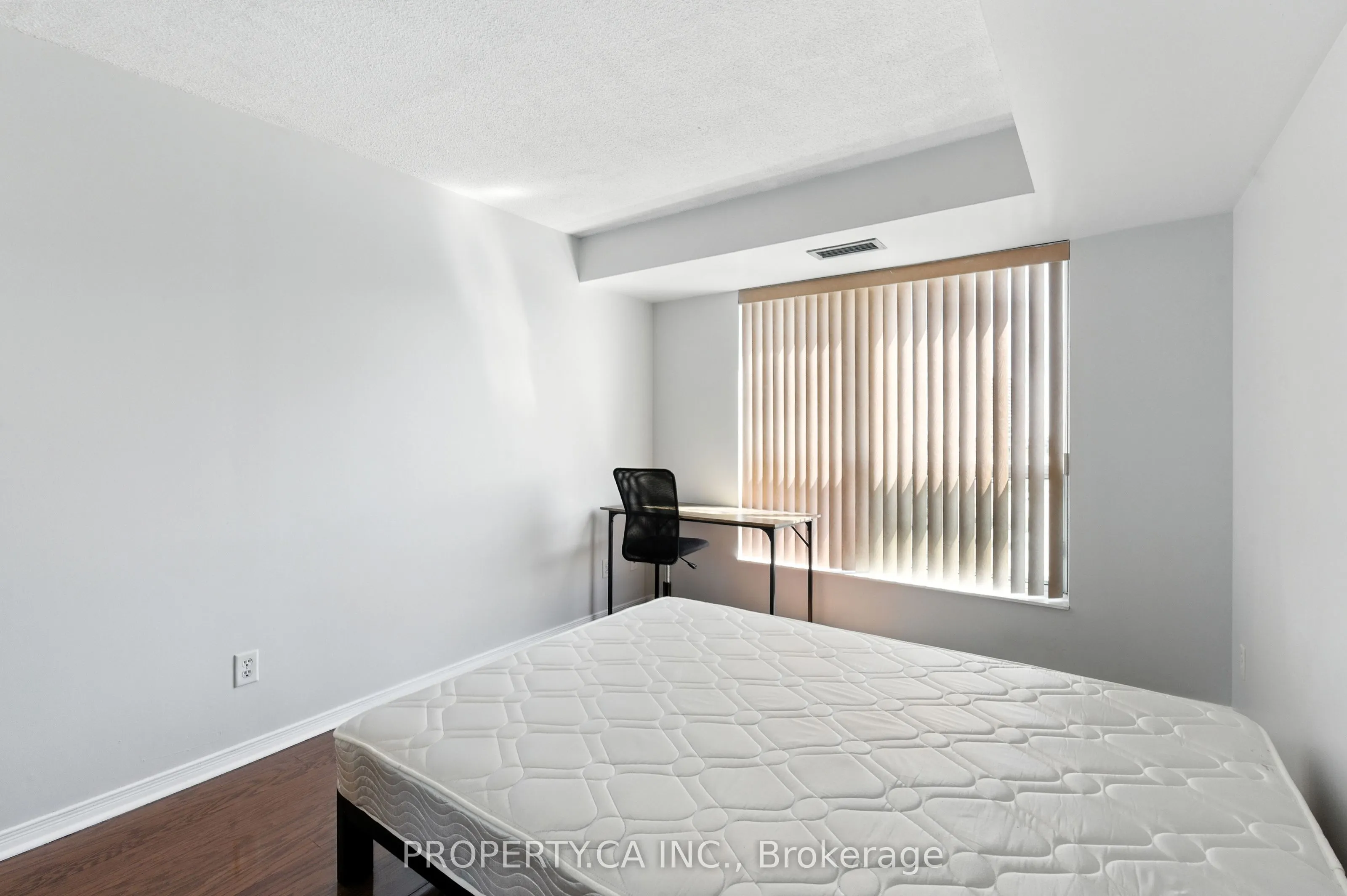 2585 Erin Centre Boulevard #607
