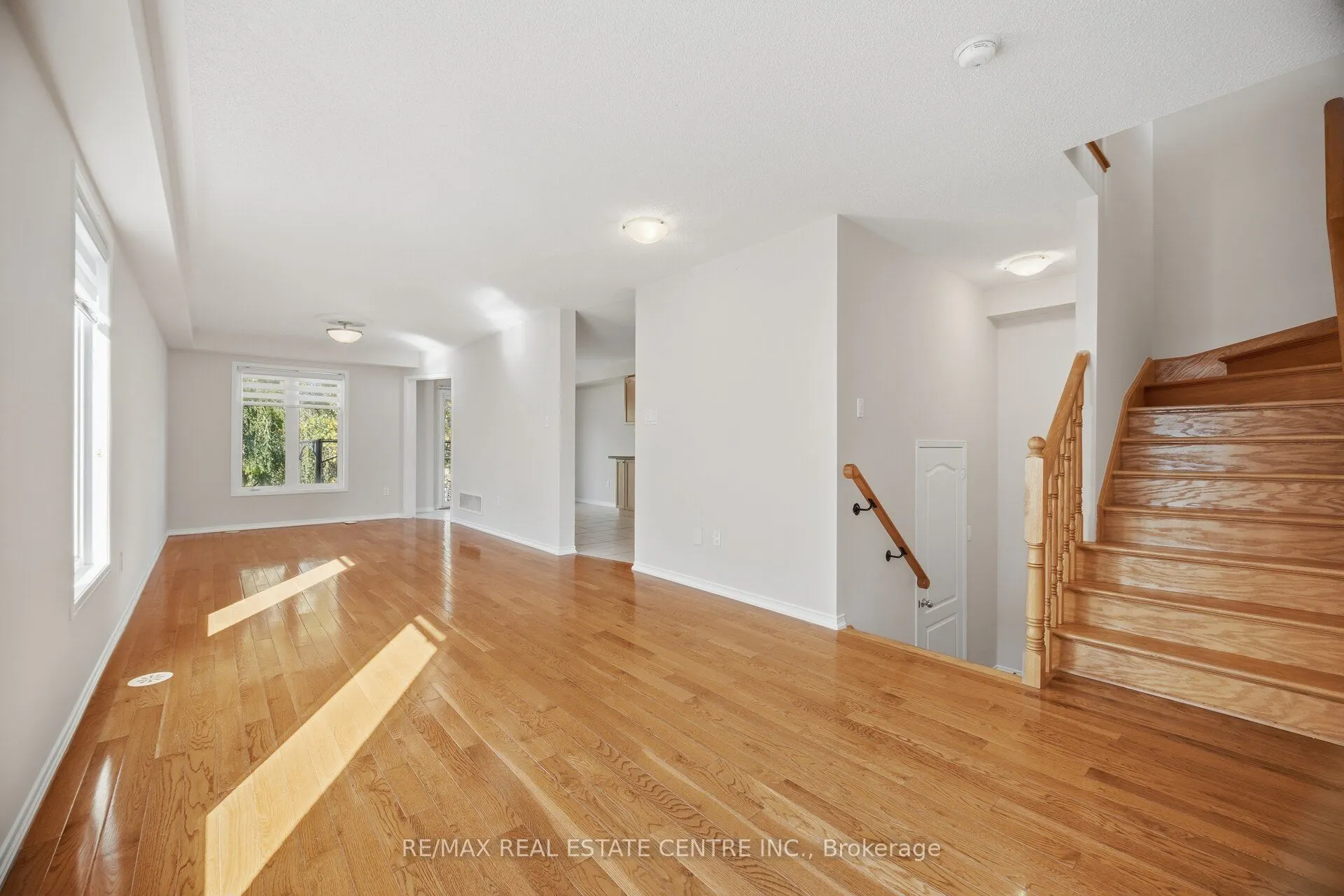 1323 MENEFY Place
