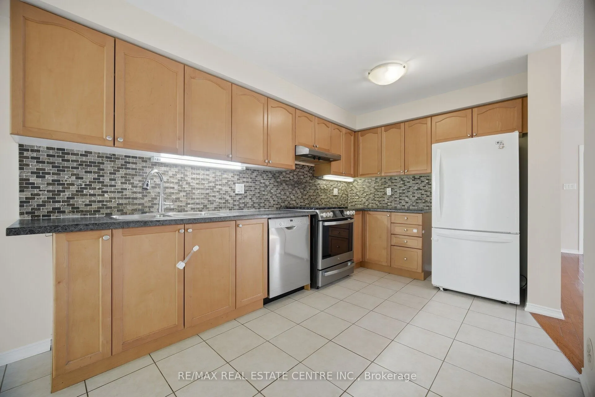 1323 MENEFY Place