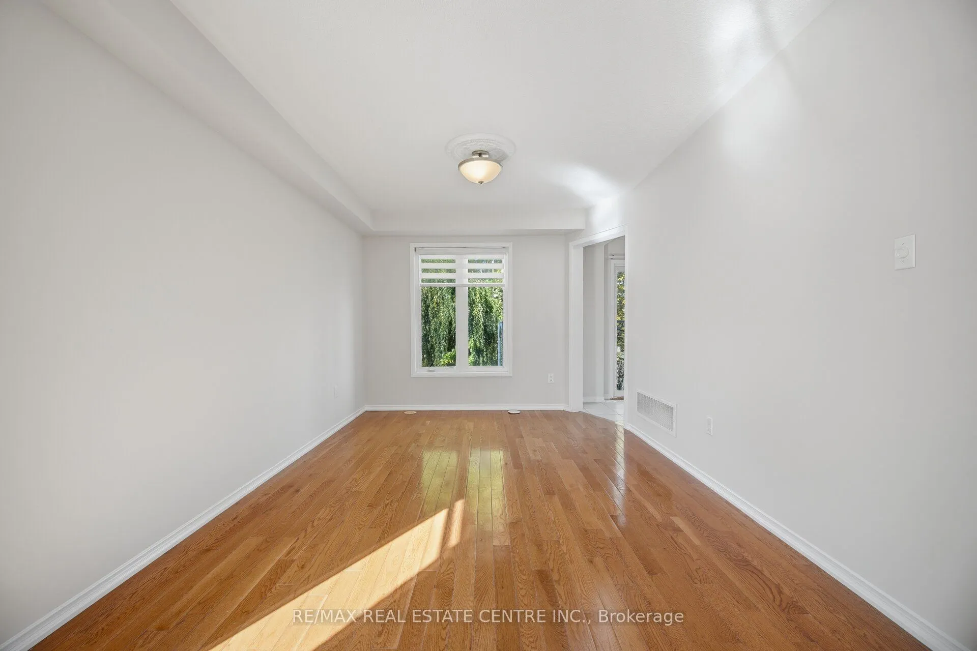 1323 MENEFY Place