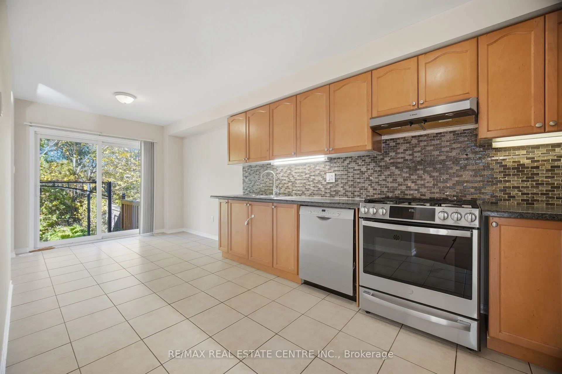 1323 MENEFY Place