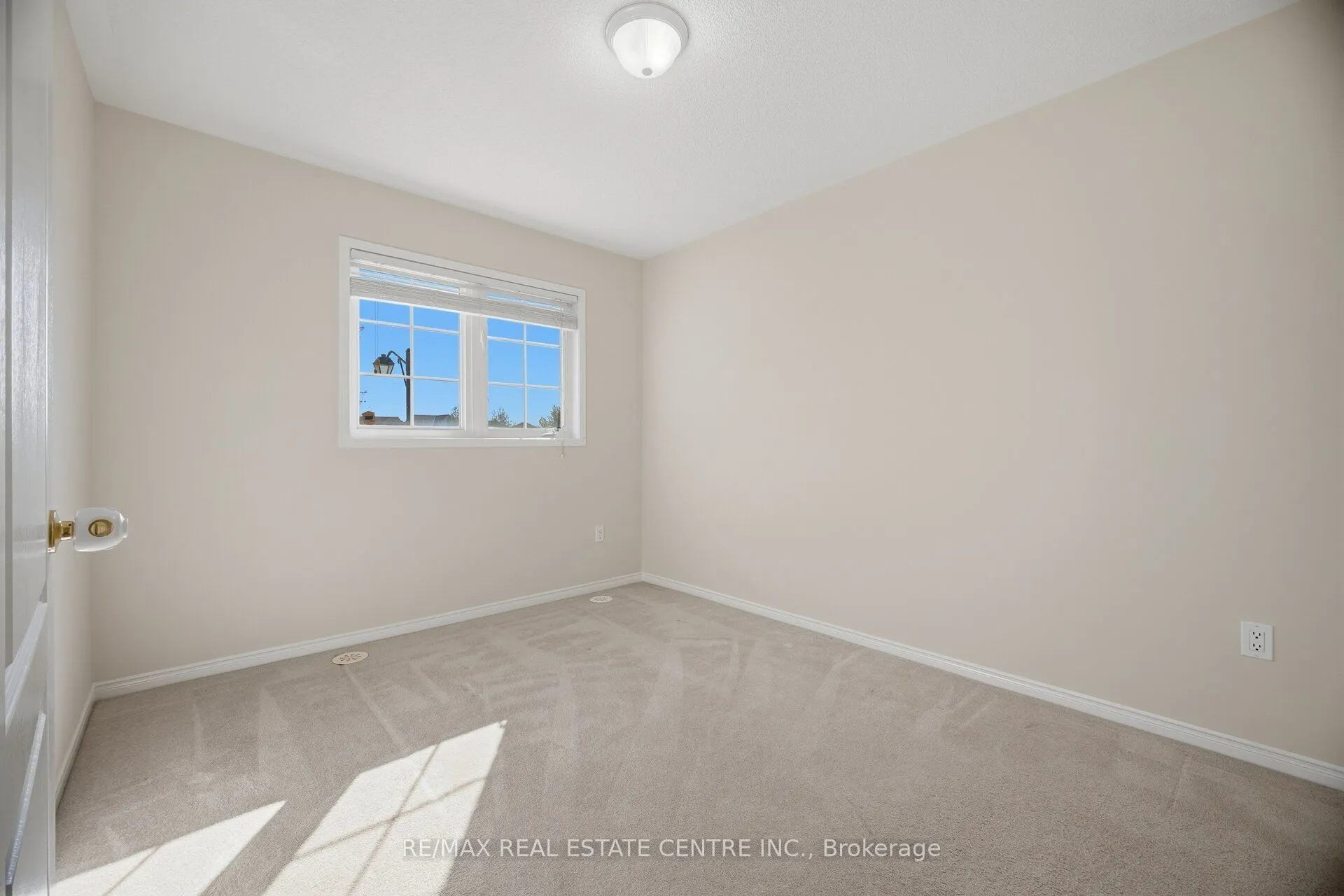 1323 MENEFY Place