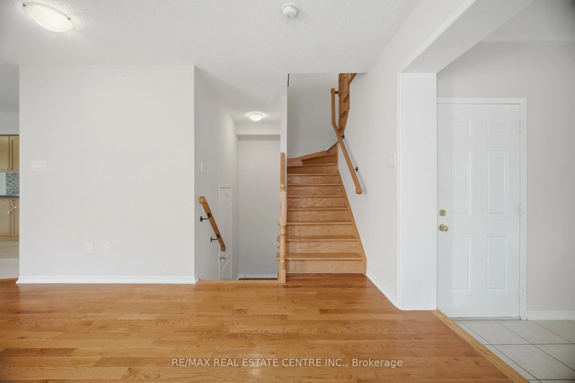 1323 MENEFY Place