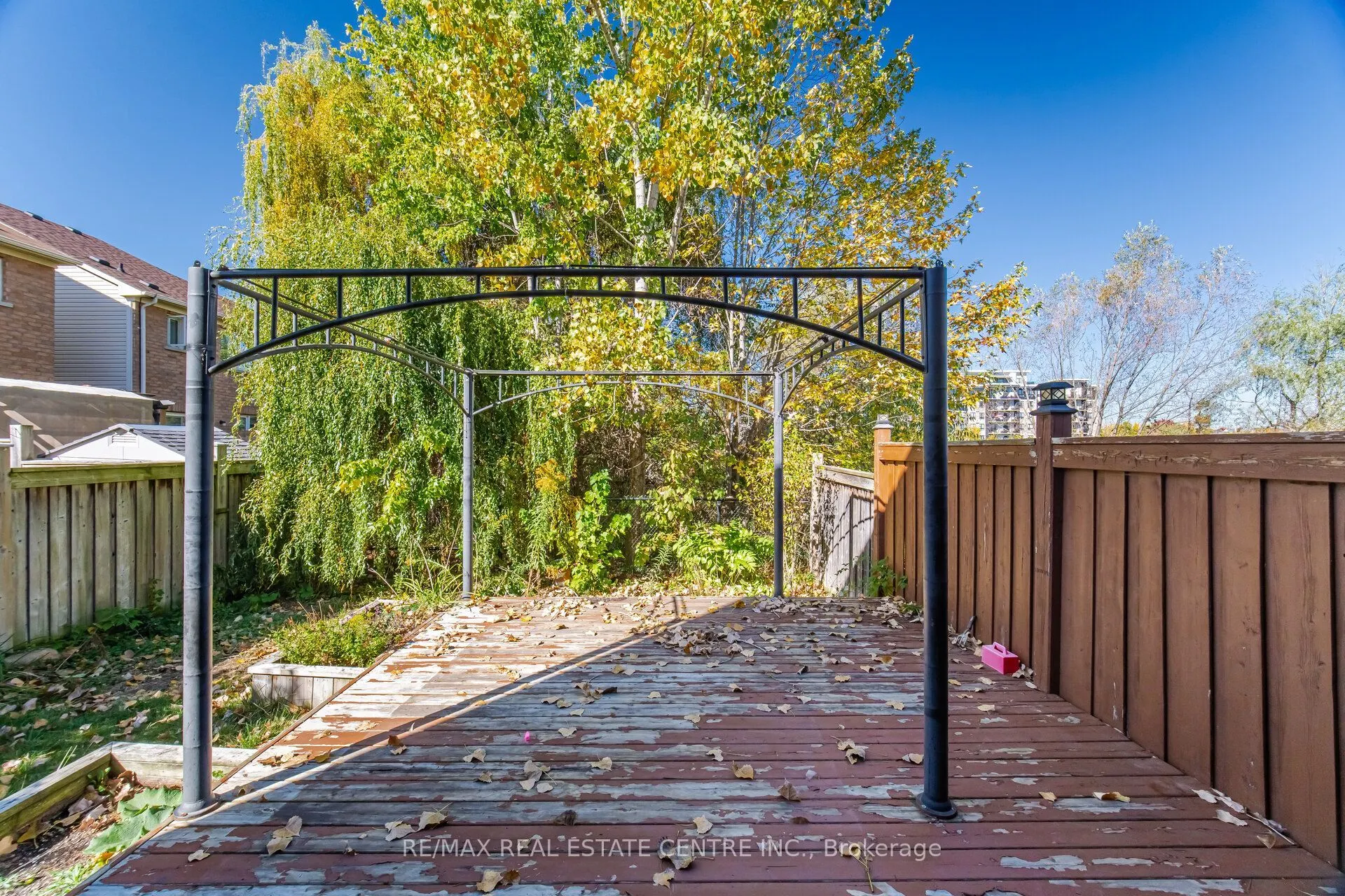 1323 MENEFY Place