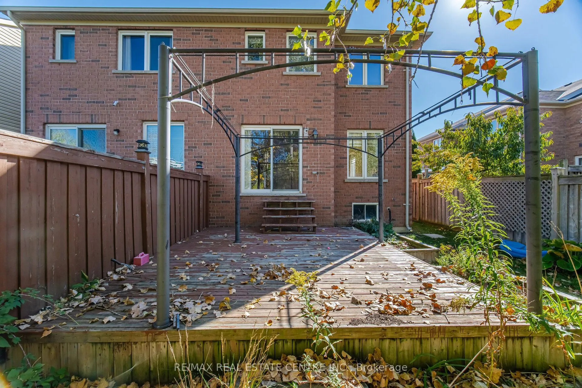 1323 MENEFY Place