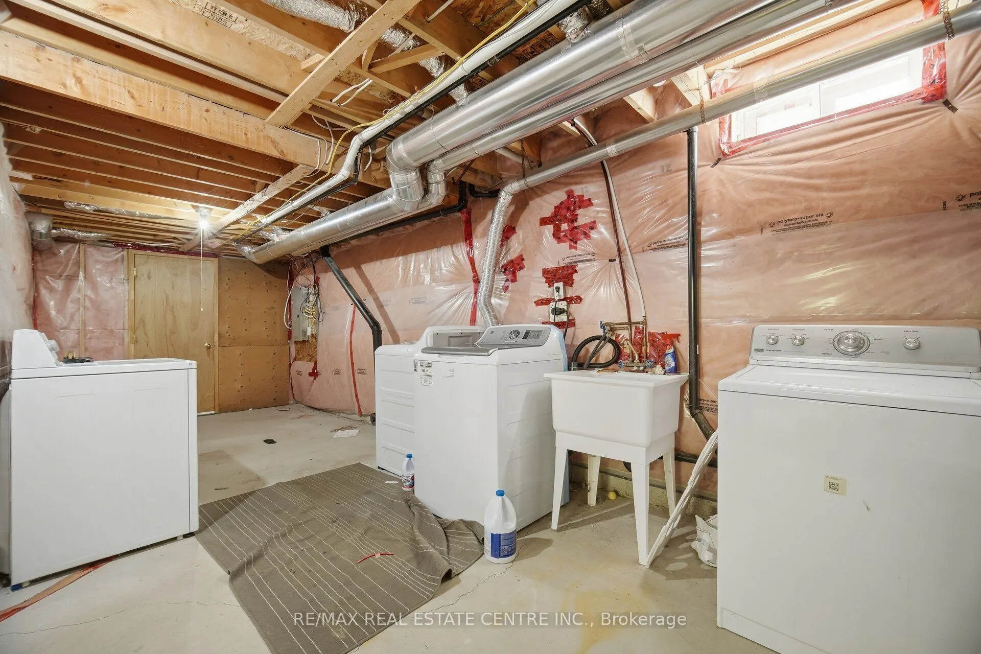 1323 MENEFY Place