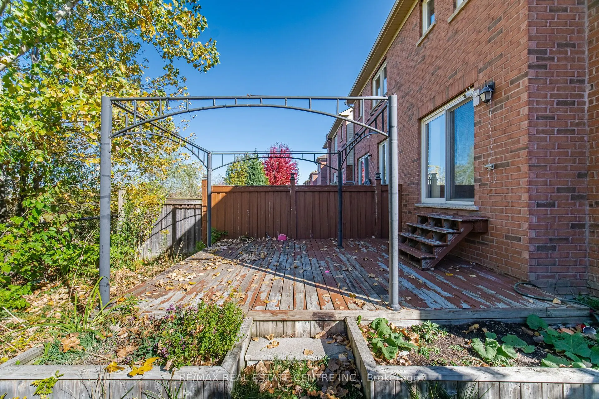 1323 MENEFY Place