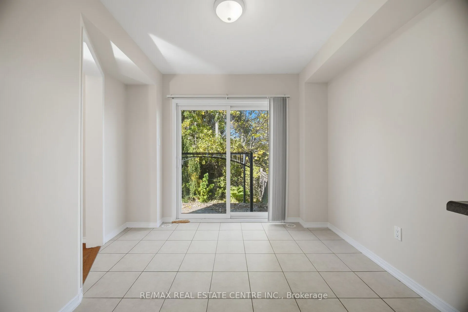1323 MENEFY Place