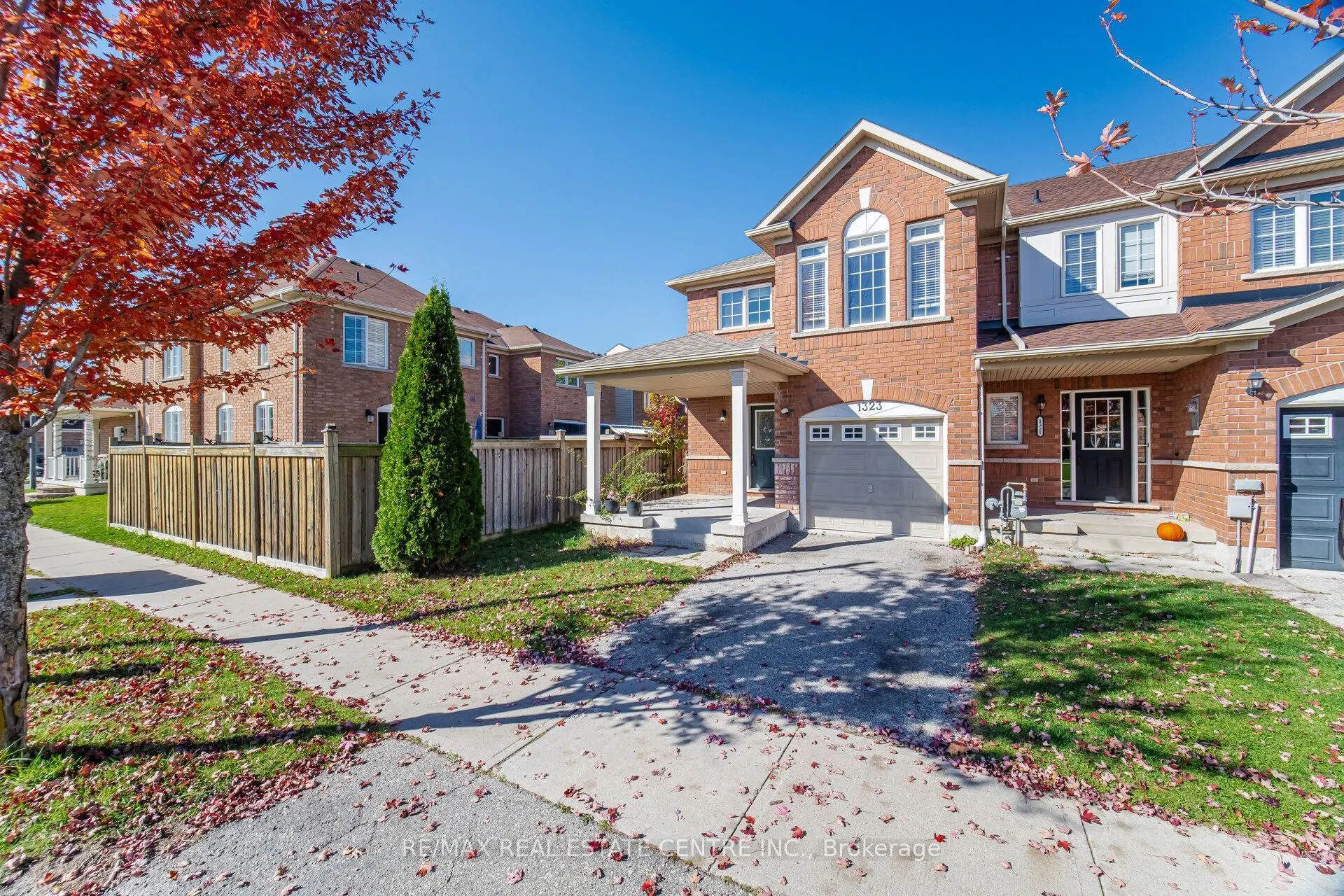 1323 MENEFY Place