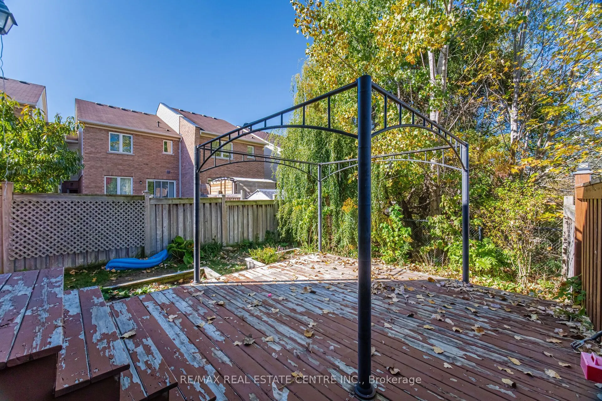 1323 MENEFY Place