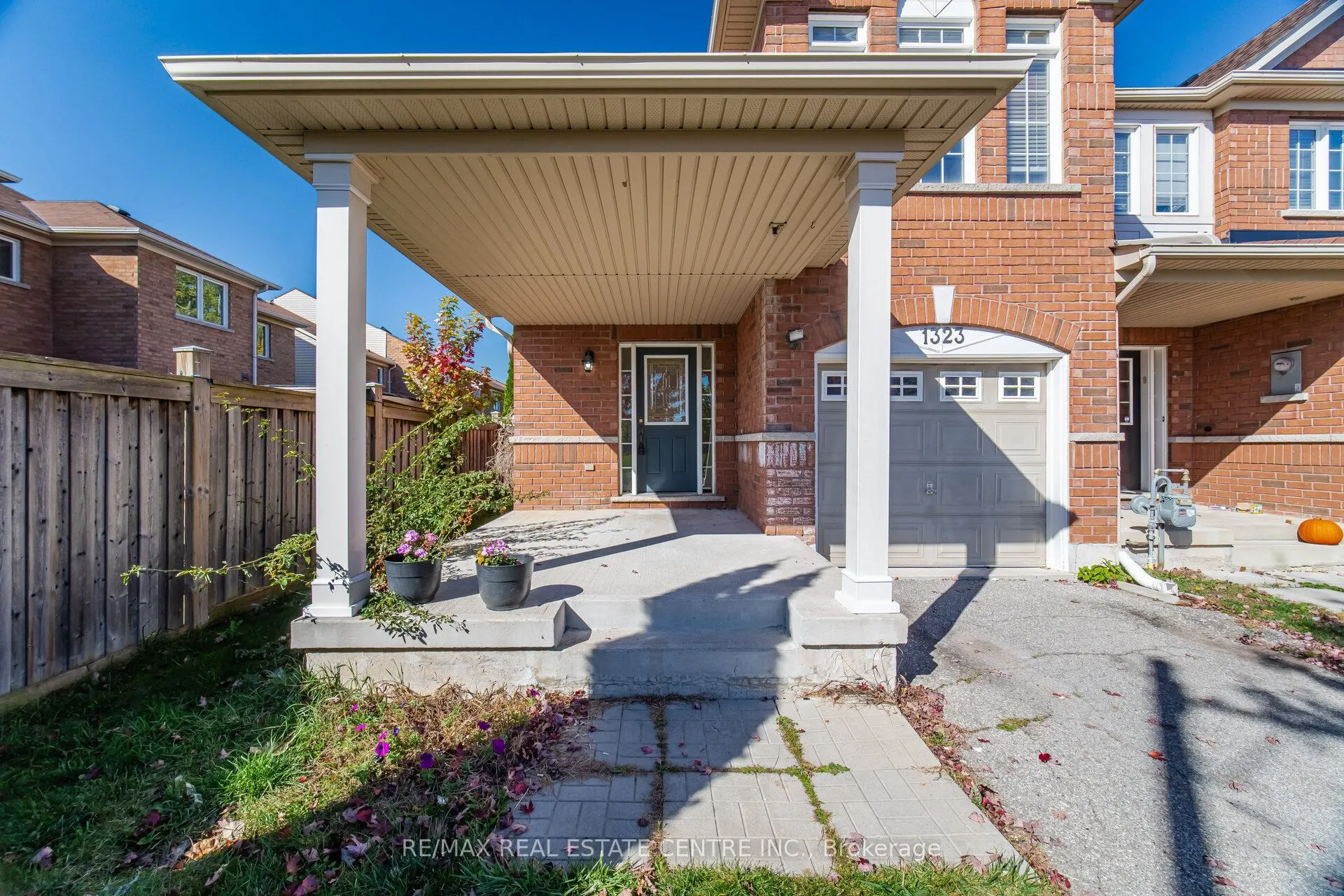 1323 MENEFY Place