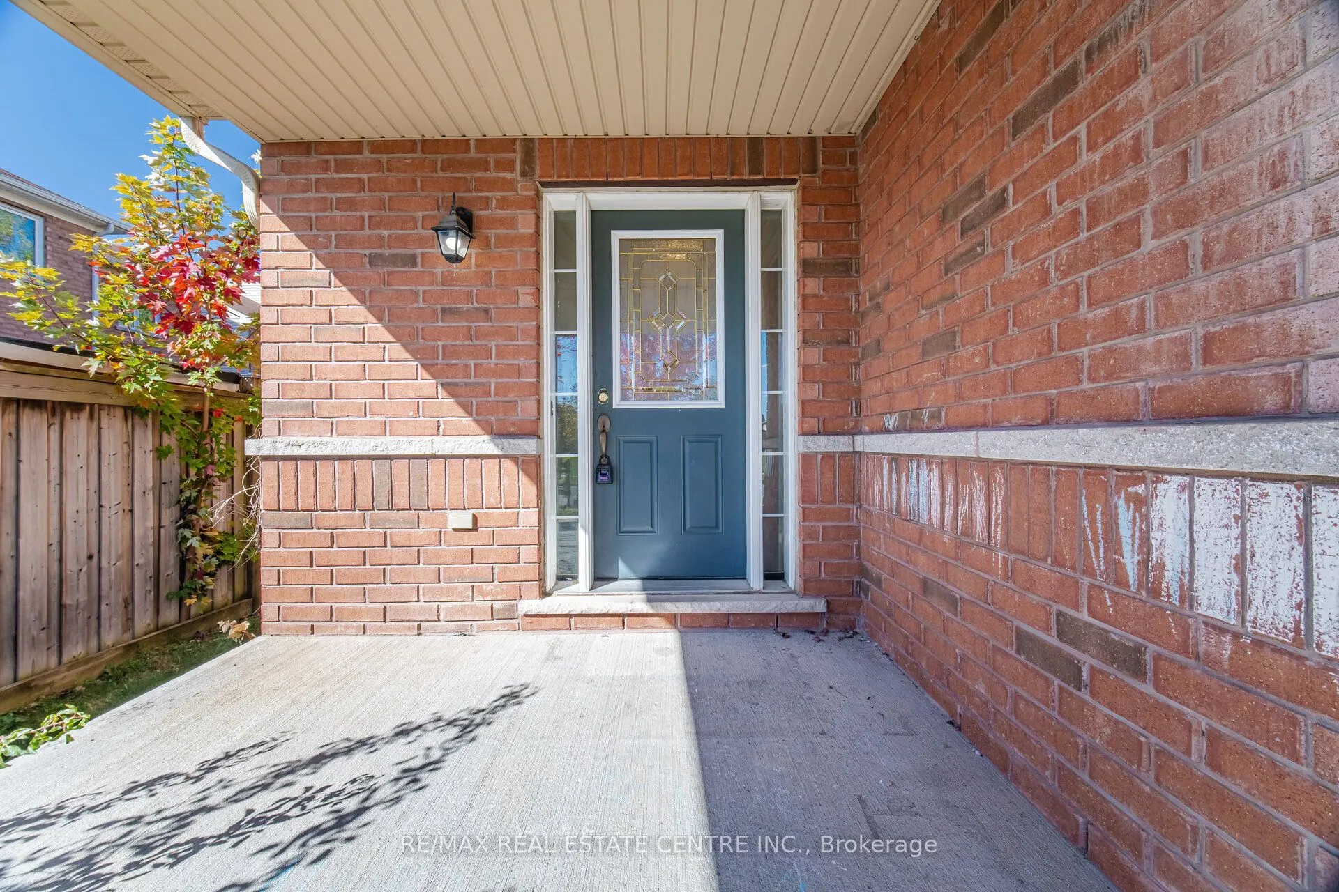 1323 MENEFY Place
