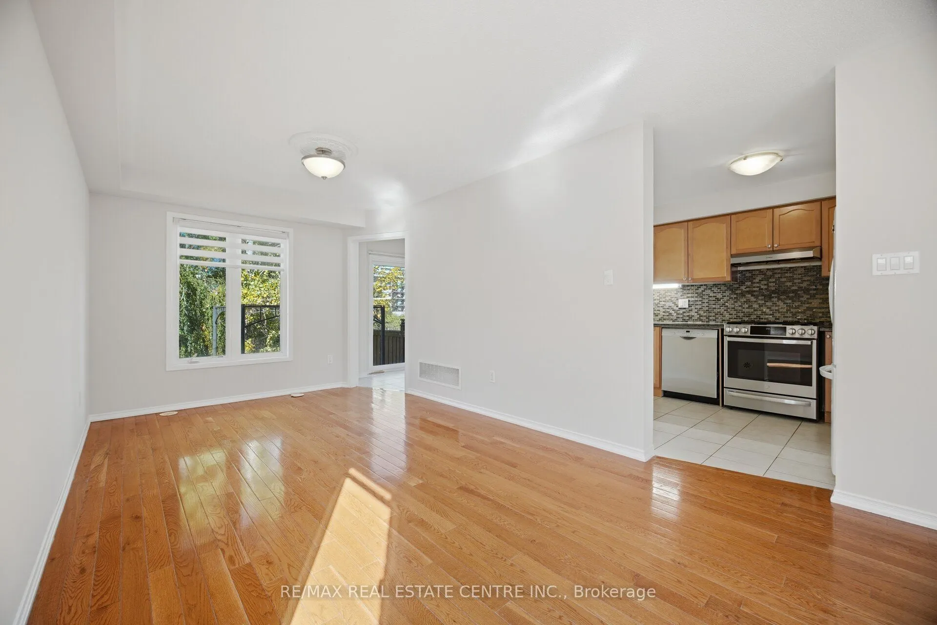 1323 MENEFY Place