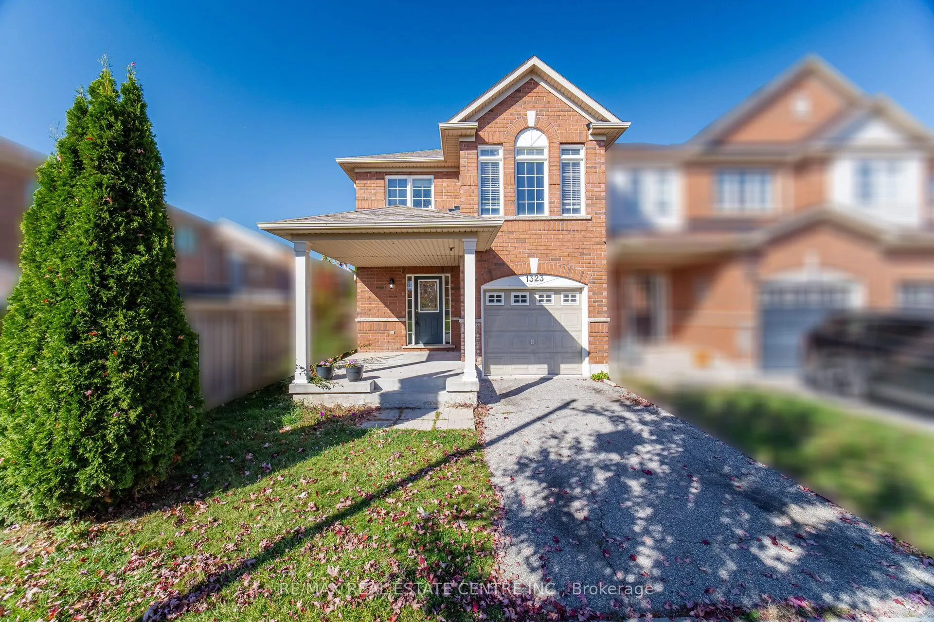 1323 MENEFY Place