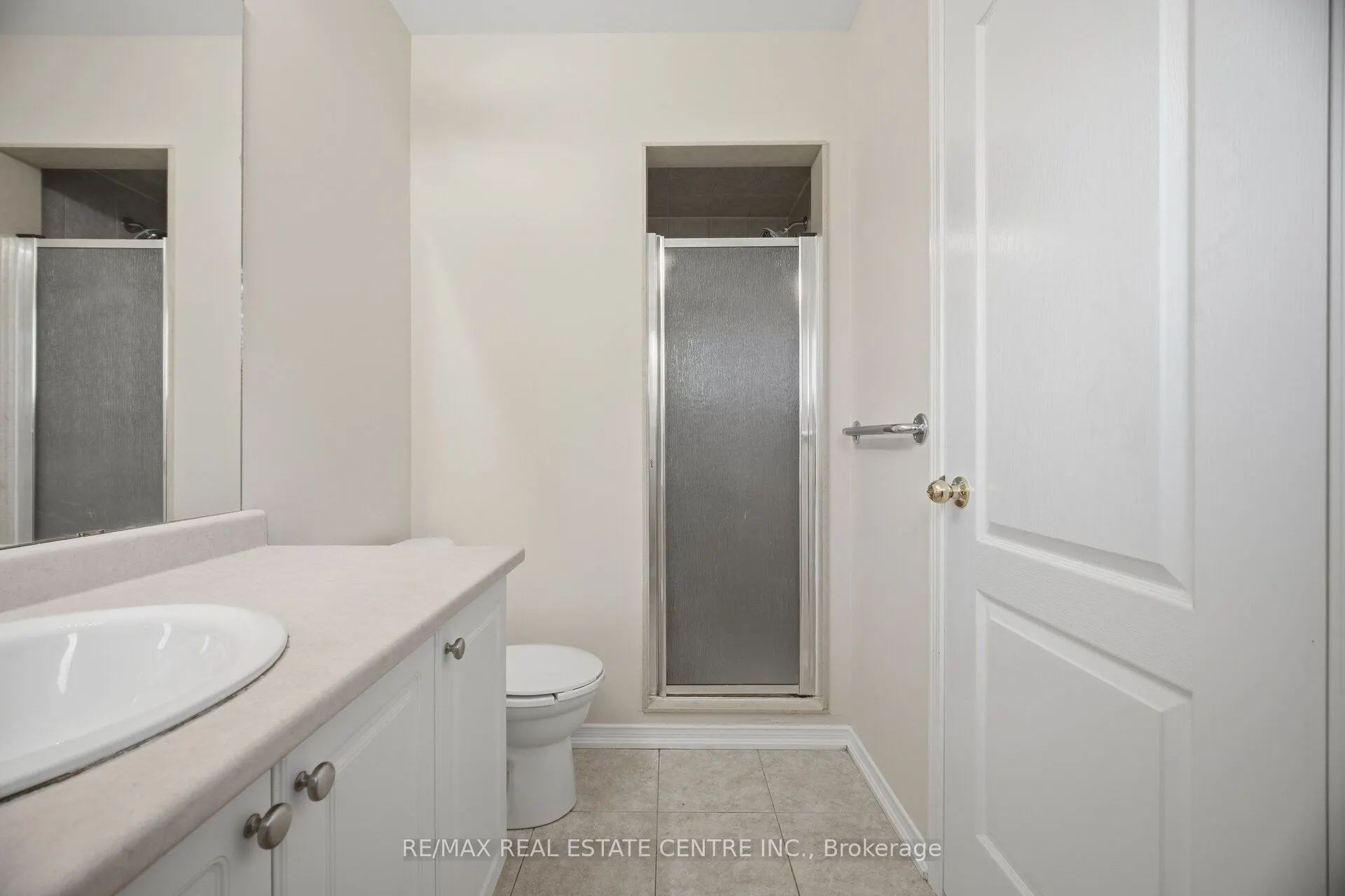 1323 MENEFY Place