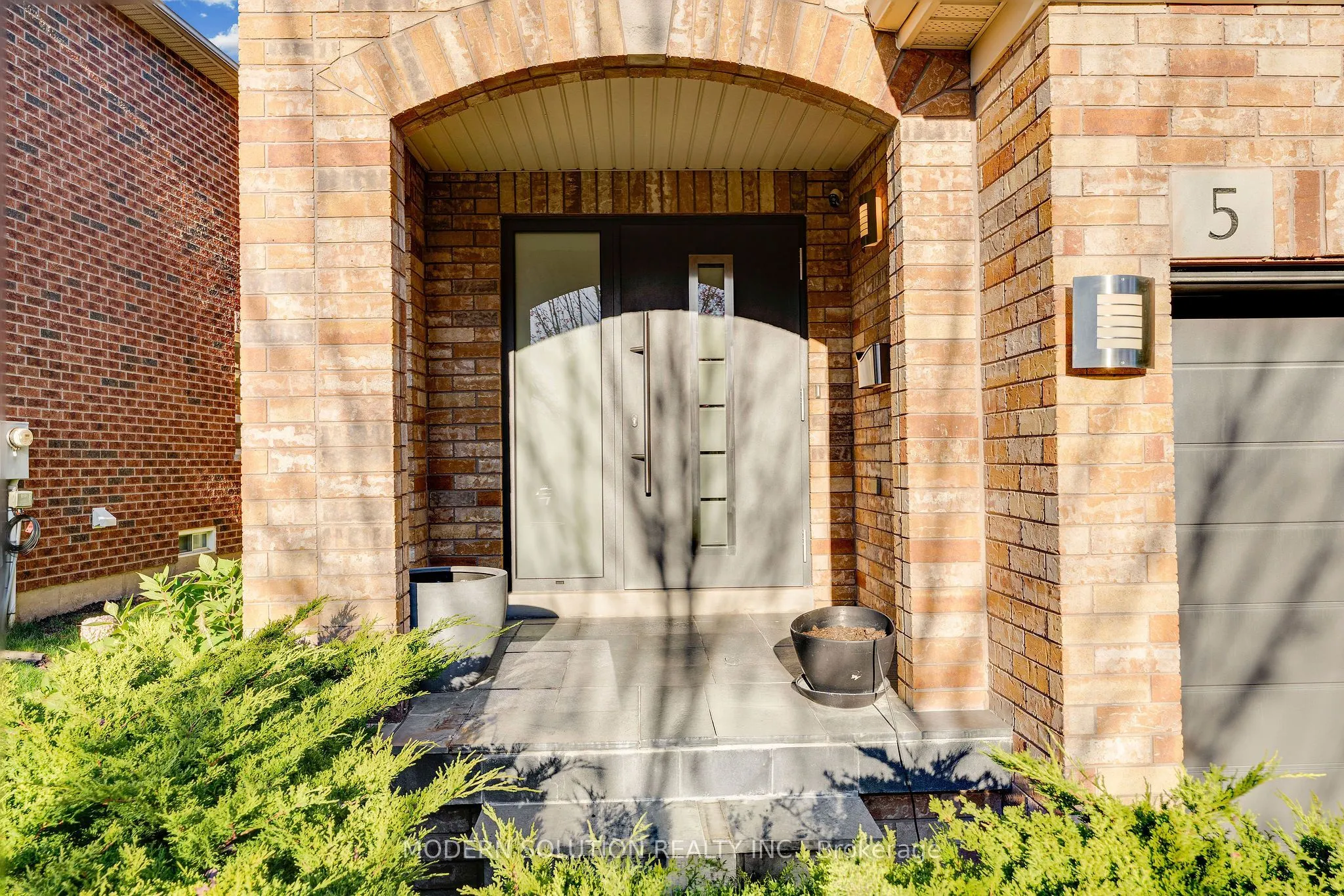 5 Woodcote Crescent