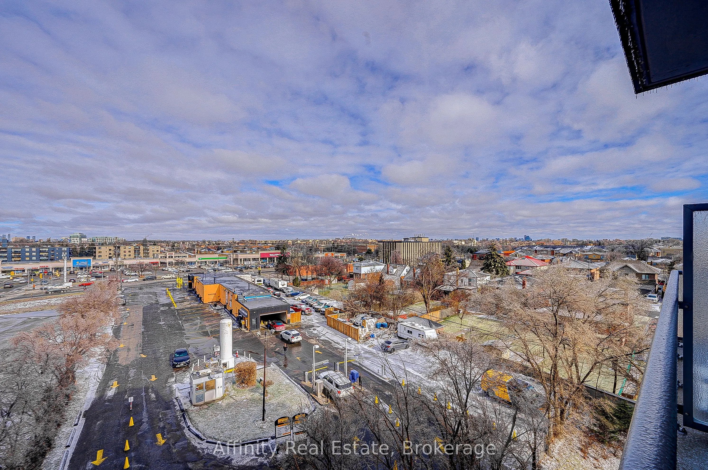 15 James Finlay Way #712