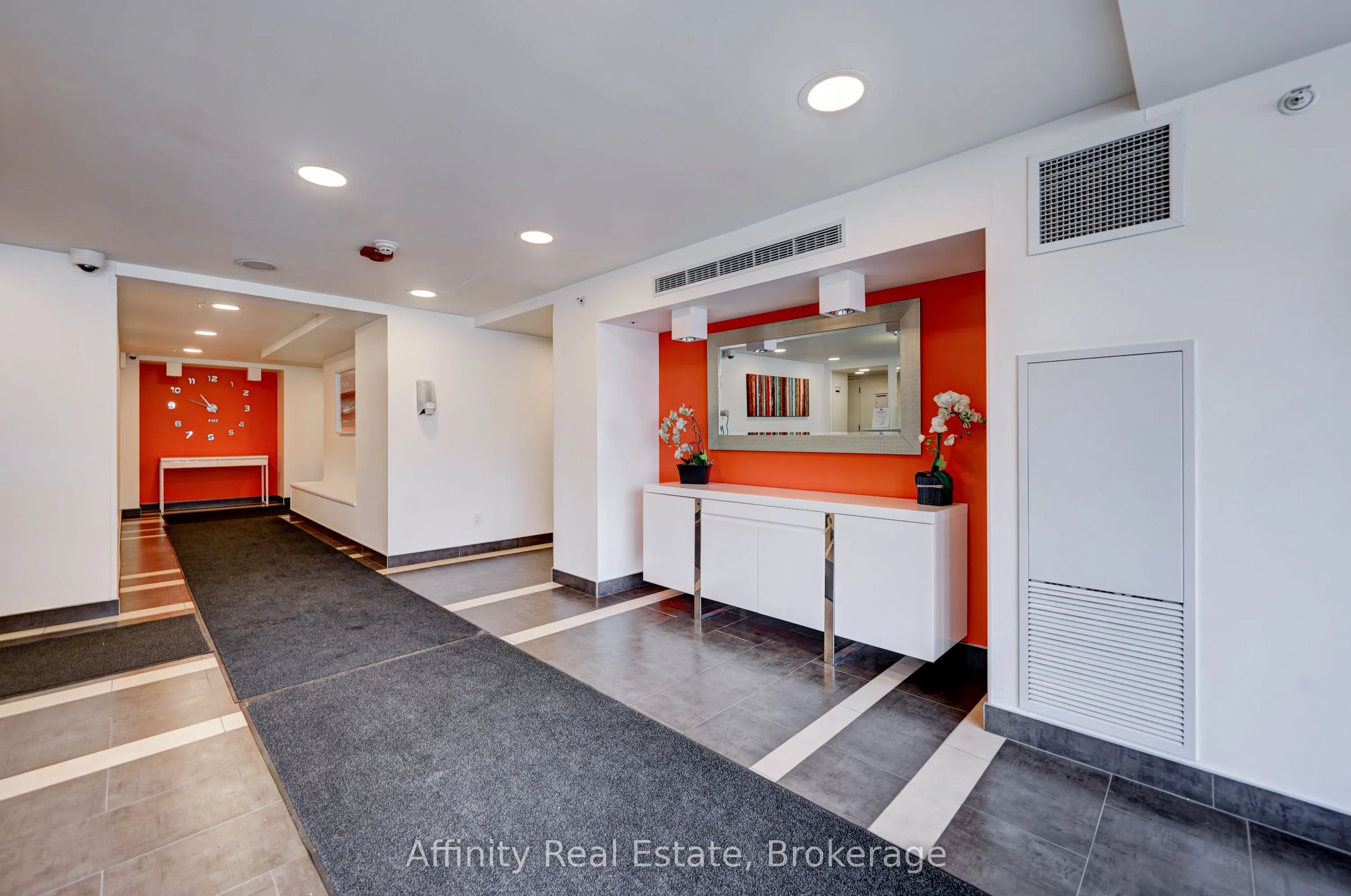 15 James Finlay Way #712