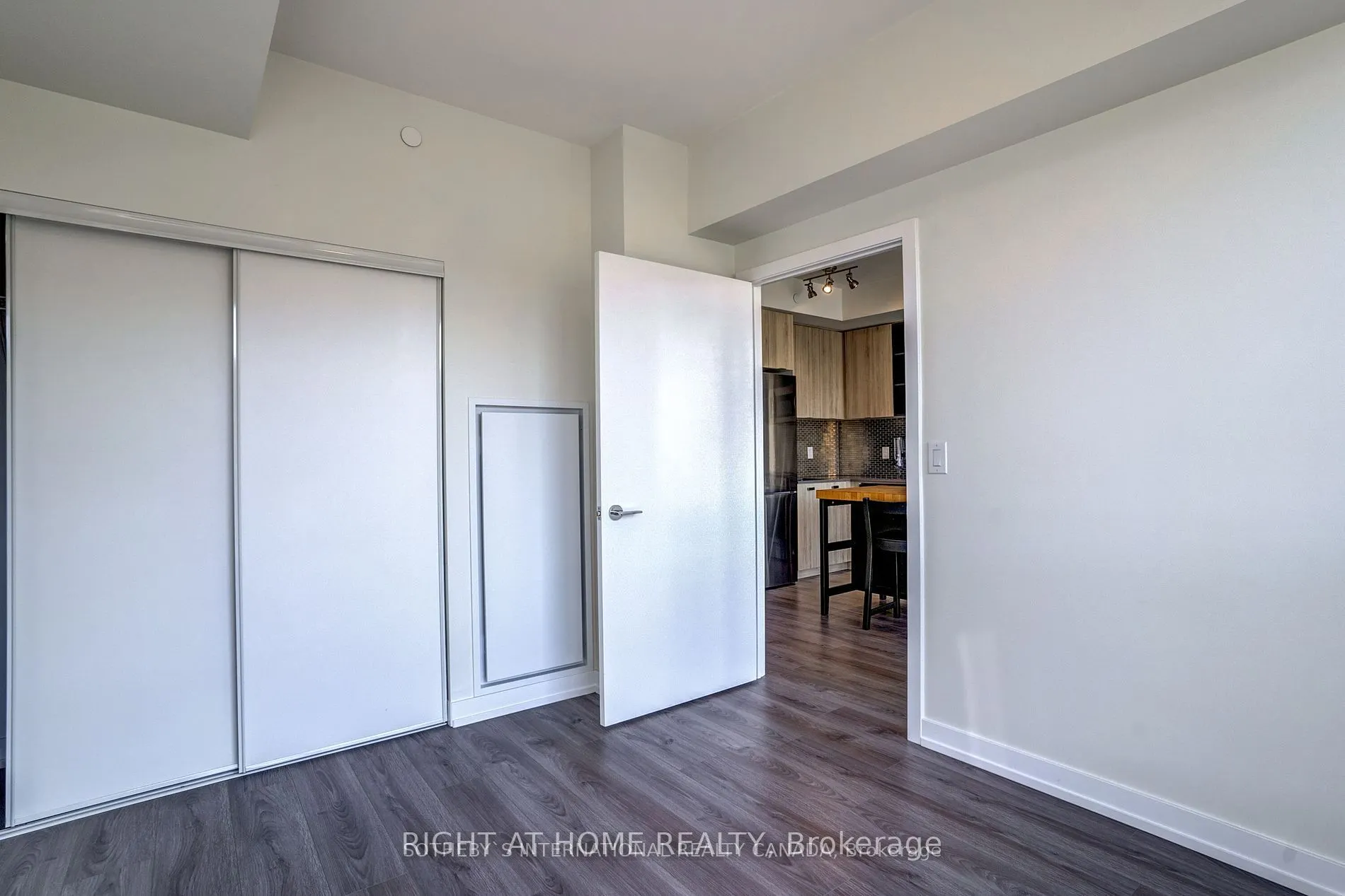 10 De Boers Drive #514