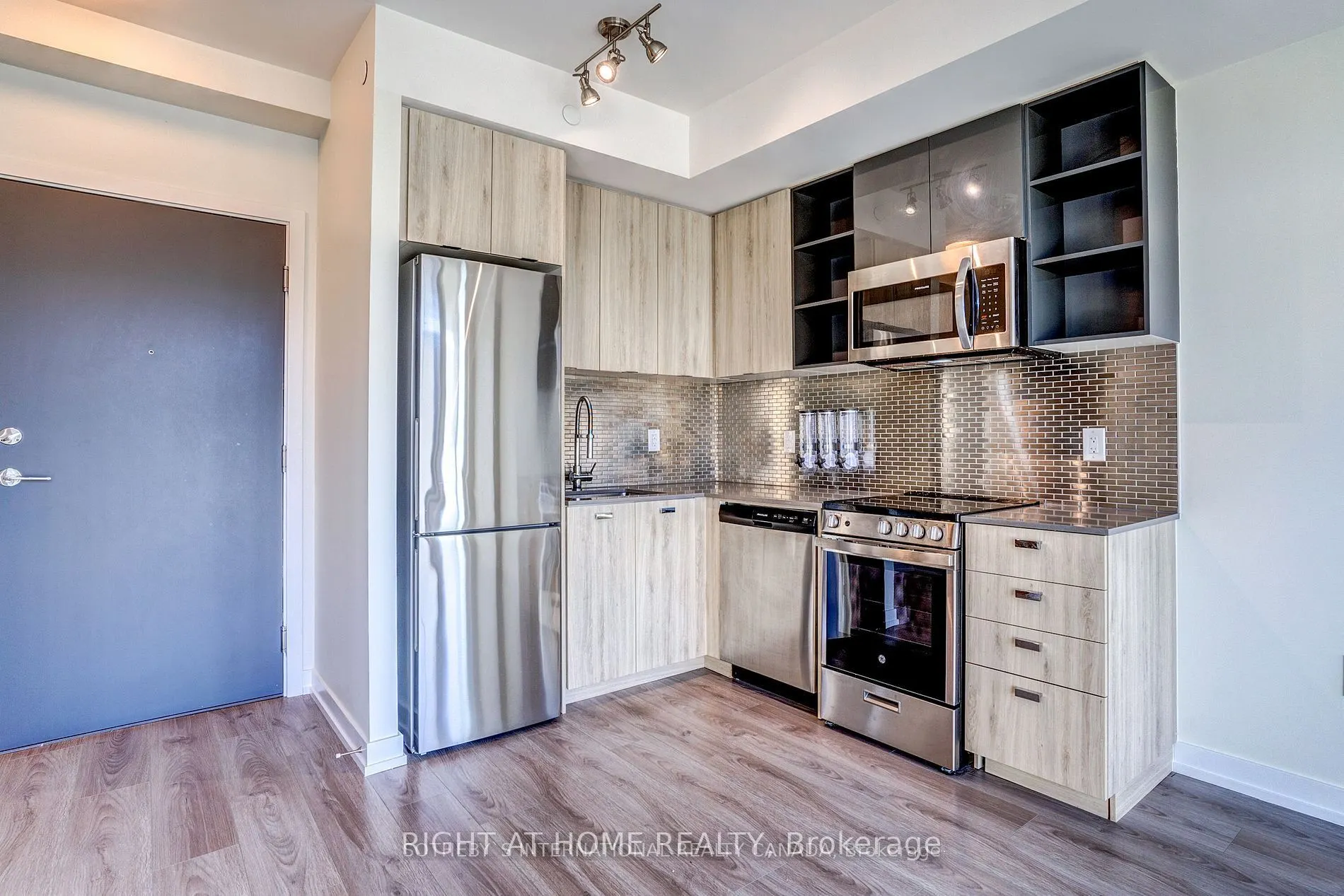 10 De Boers Drive #514