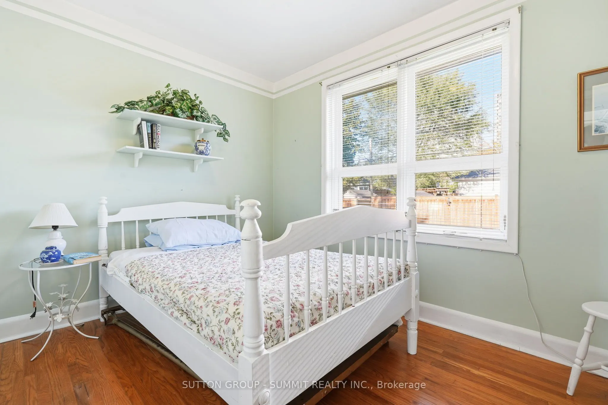 2117 MAPLEWOOD Drive