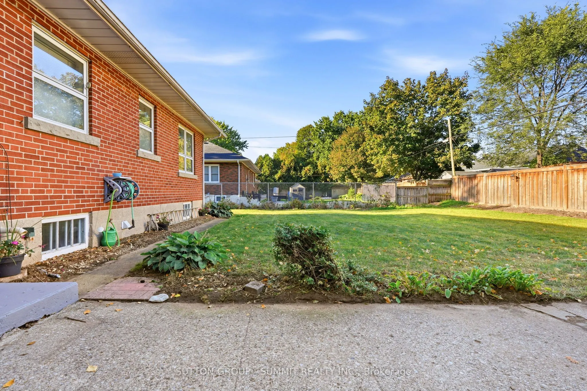 2117 MAPLEWOOD Drive