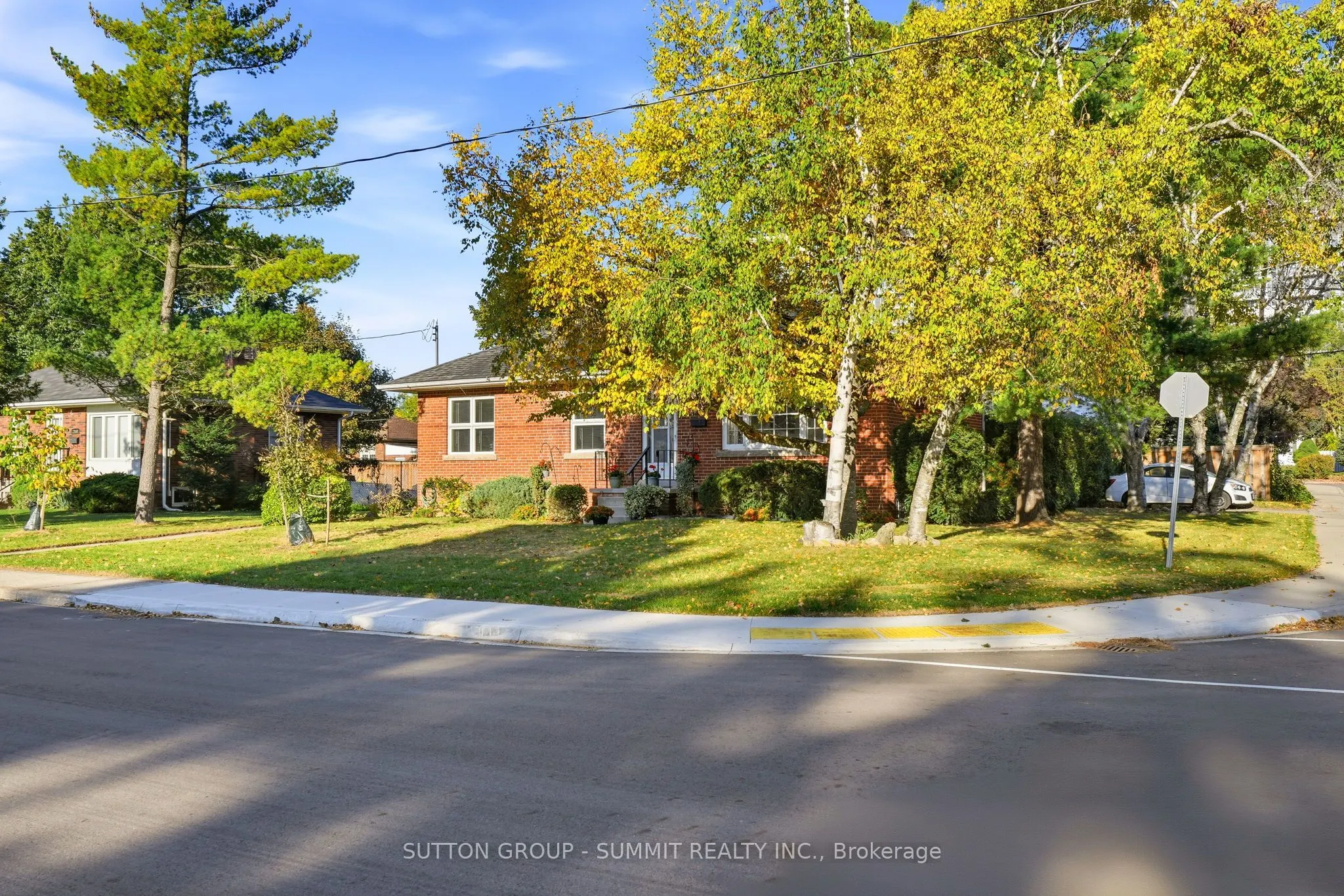 2117 MAPLEWOOD Drive