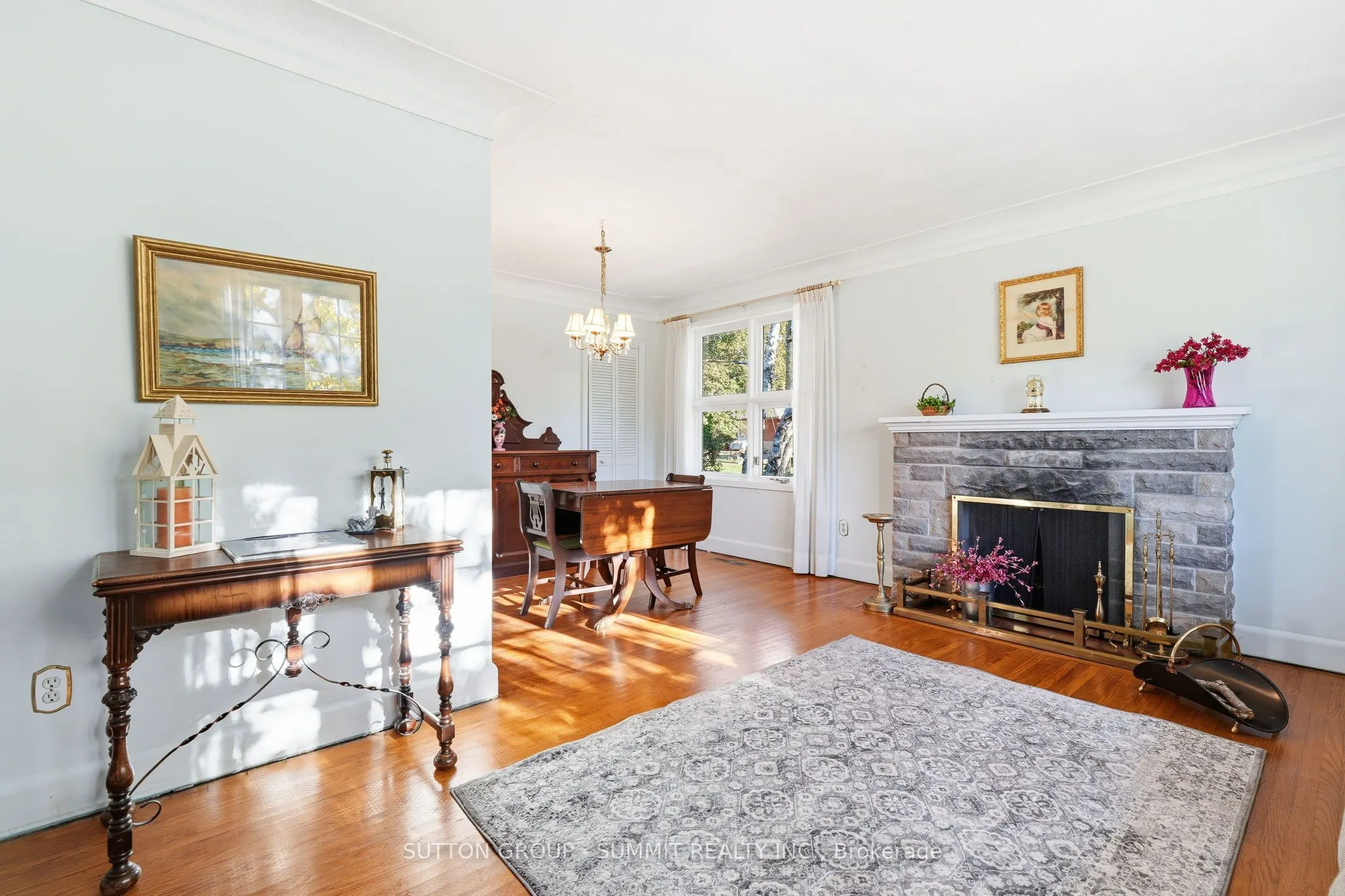 2117 MAPLEWOOD Drive