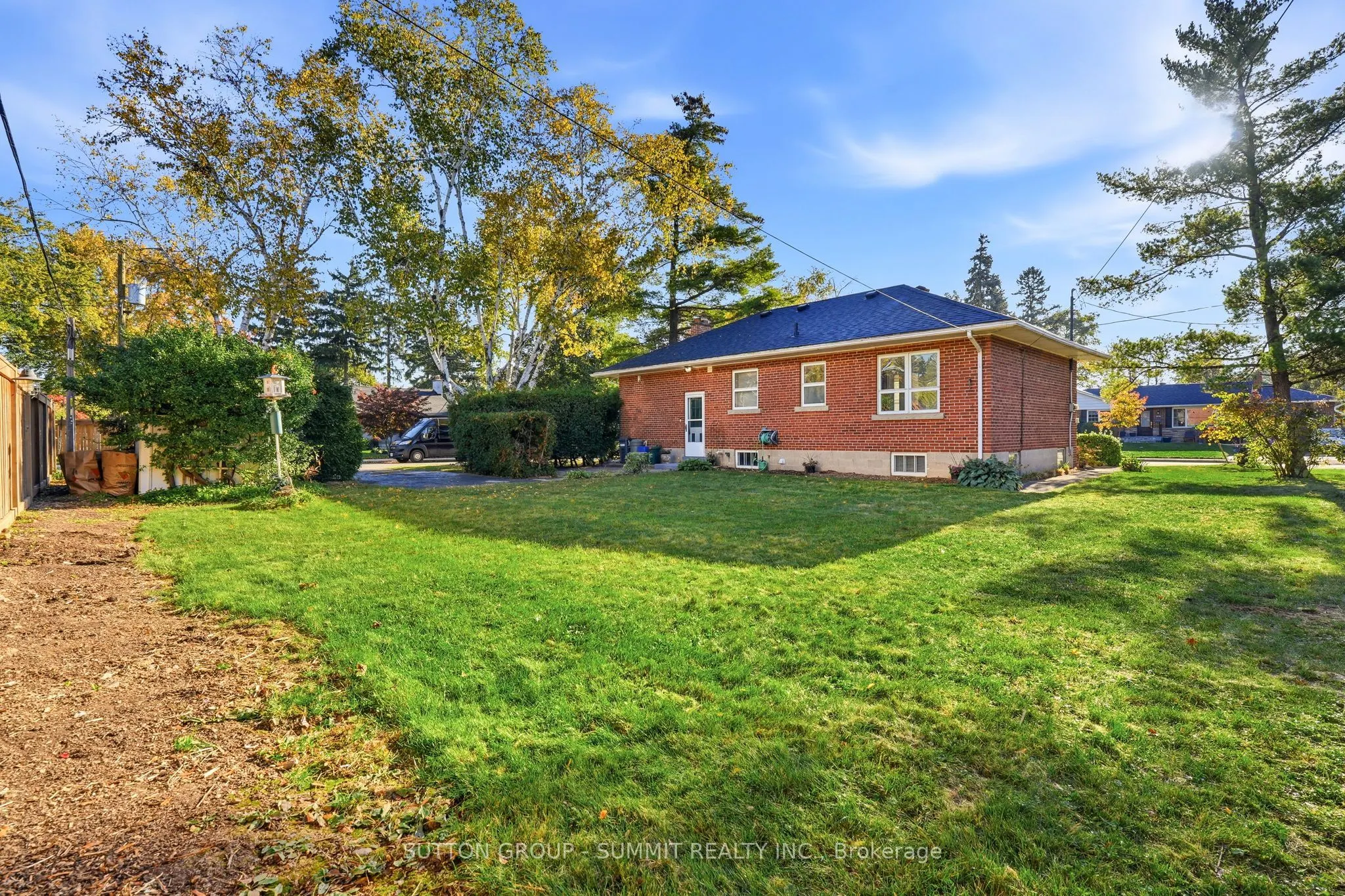 2117 MAPLEWOOD Drive