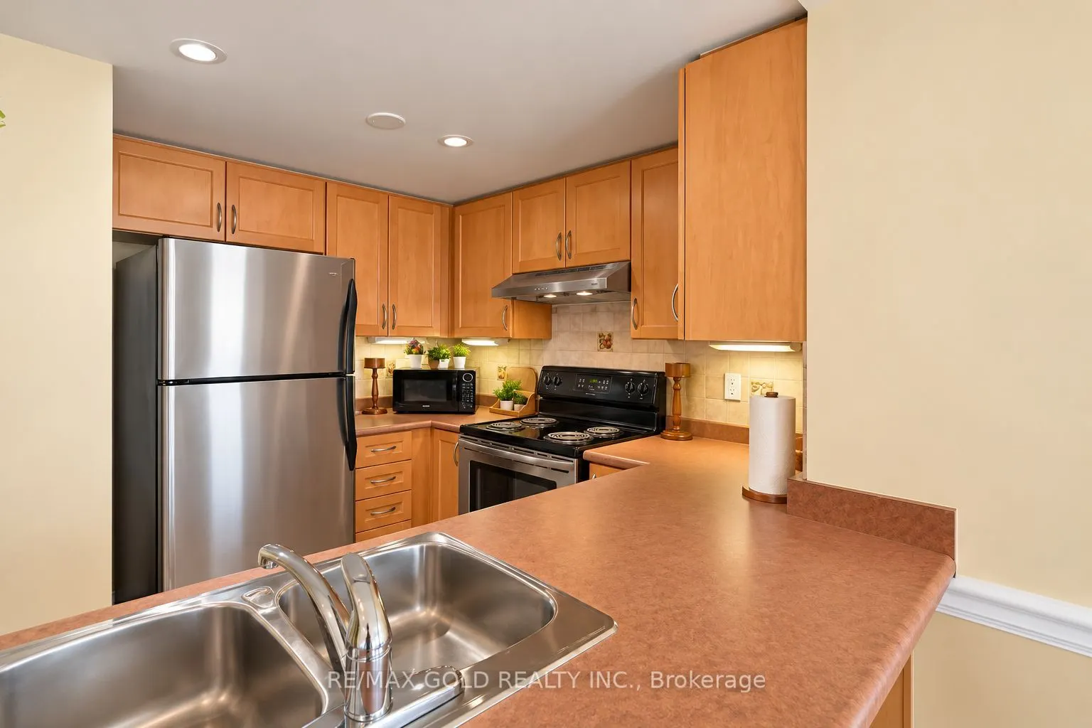85 George Appleton Way #2028