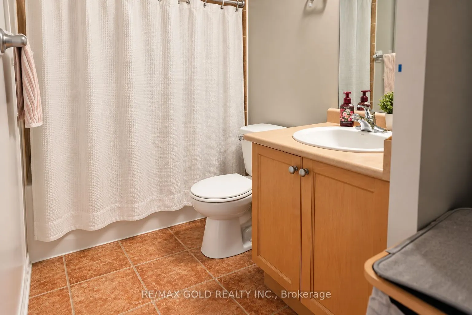 85 George Appleton Way #2028