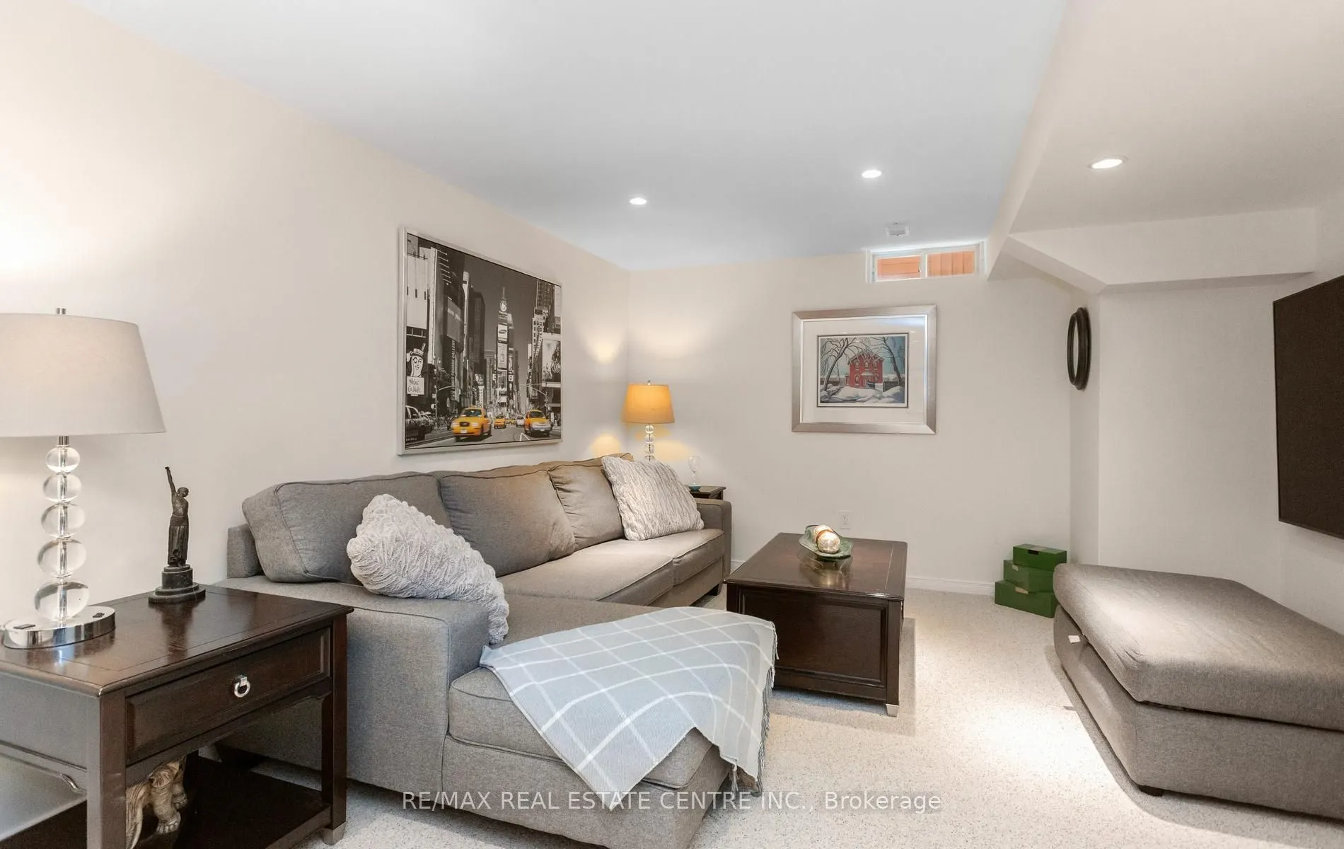 40 Hepburn Crescent N