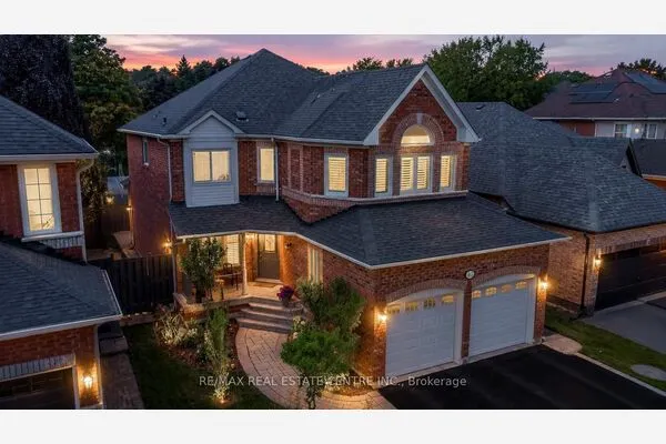 40 Hepburn Crescent N