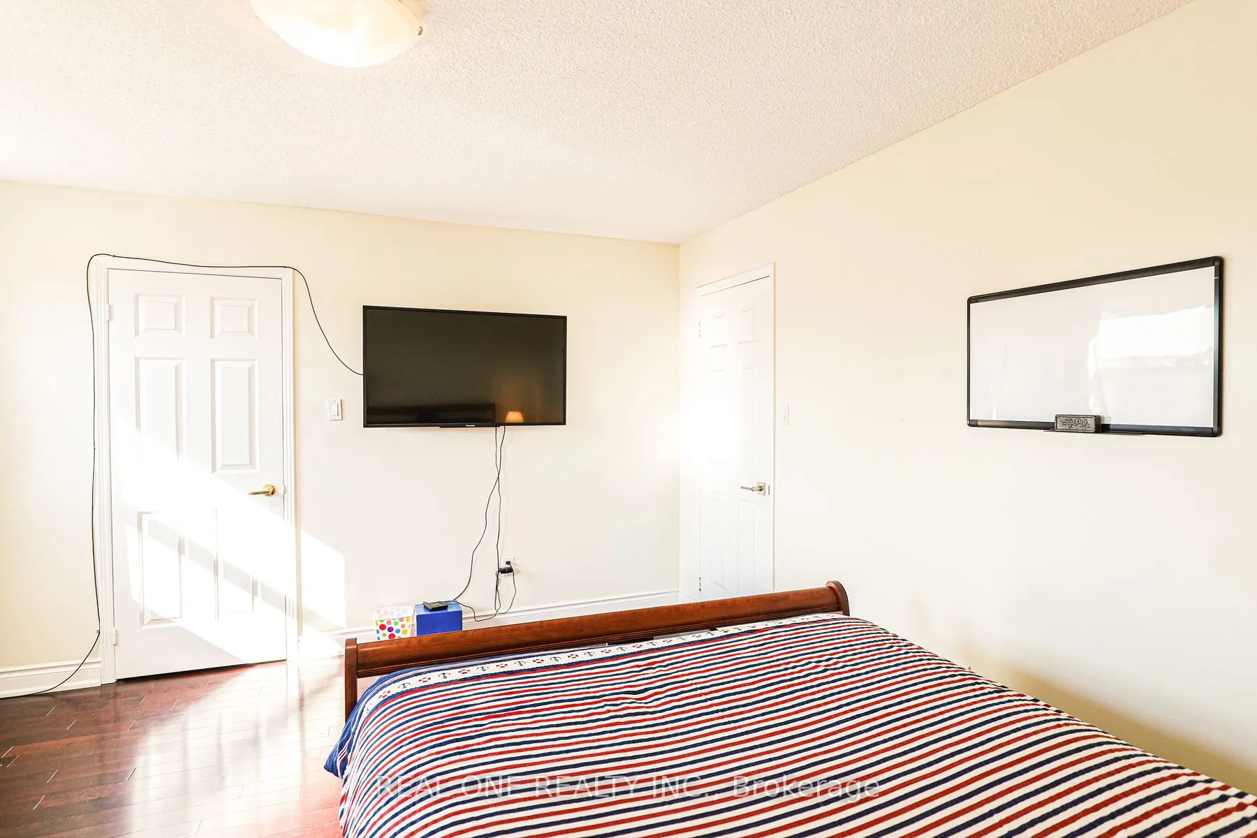 3331 Dovetail Mews