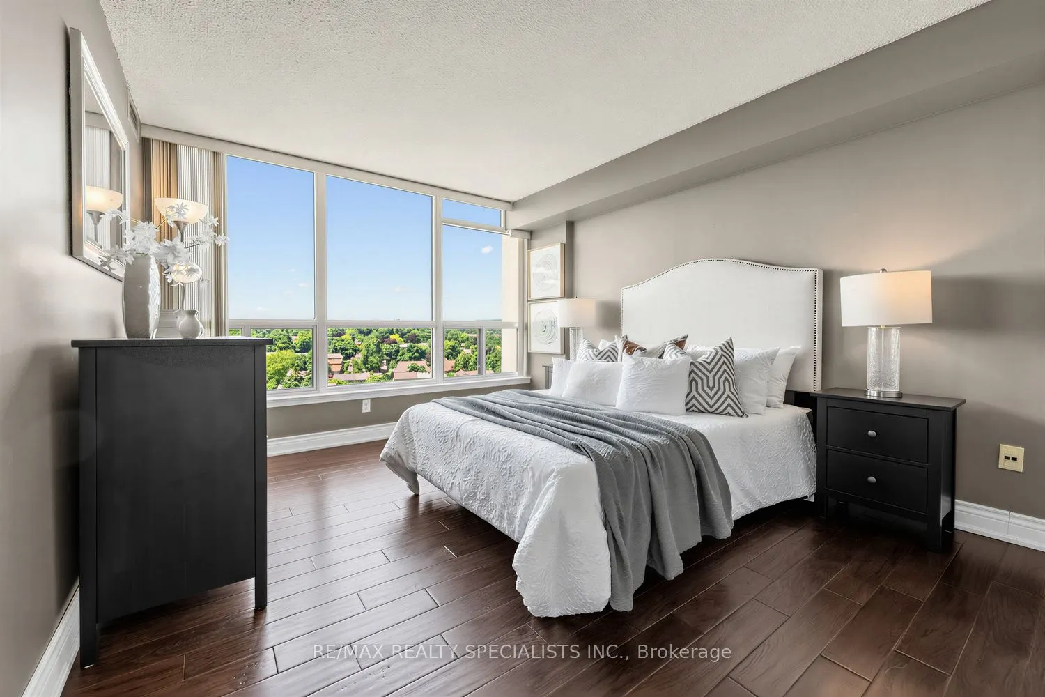10 Laurelcrest Street #1006