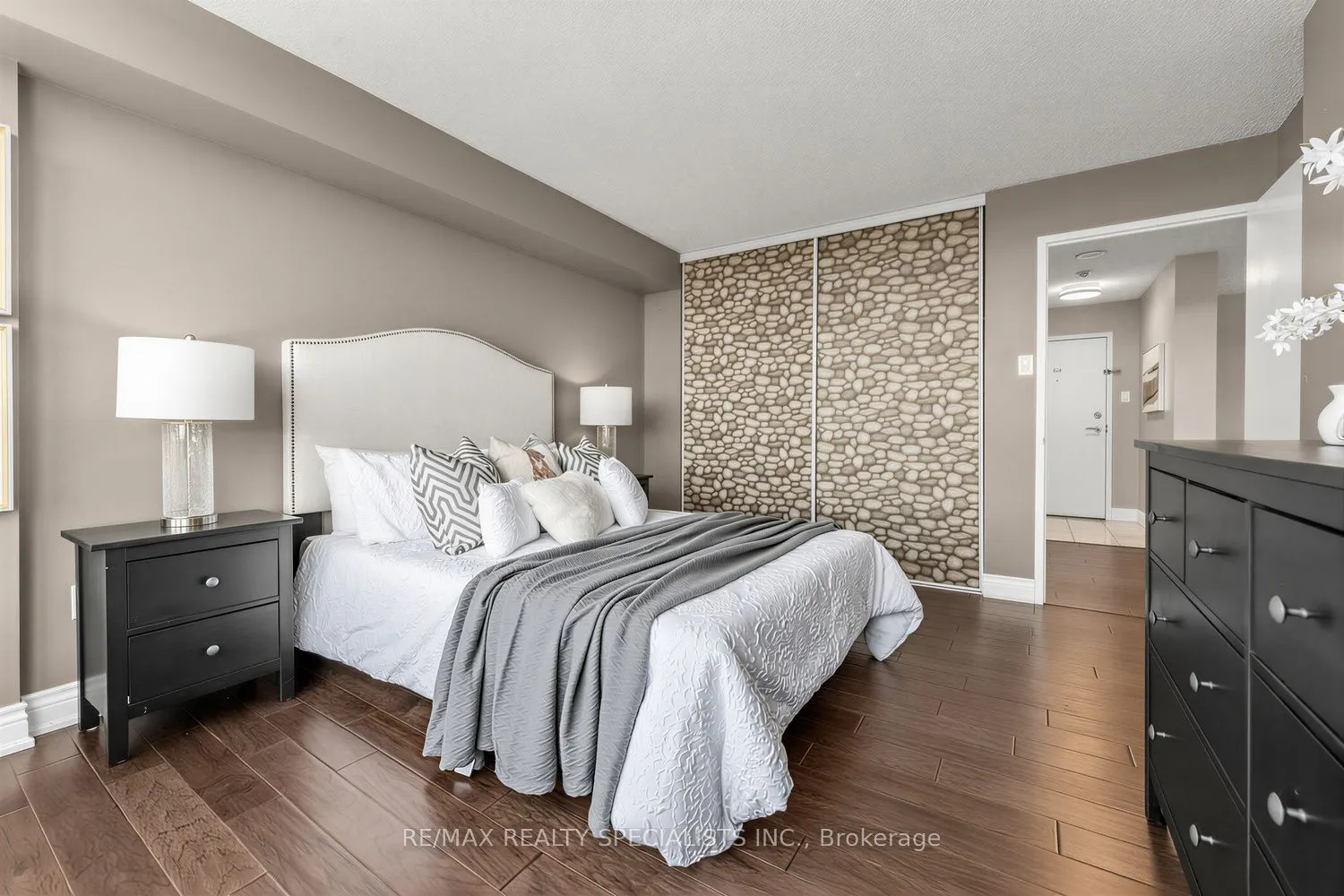 10 Laurelcrest Street #1006