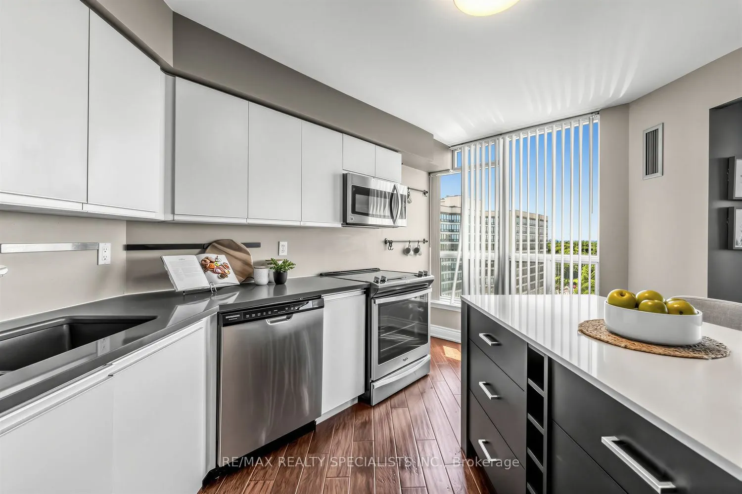 10 Laurelcrest Street #1006