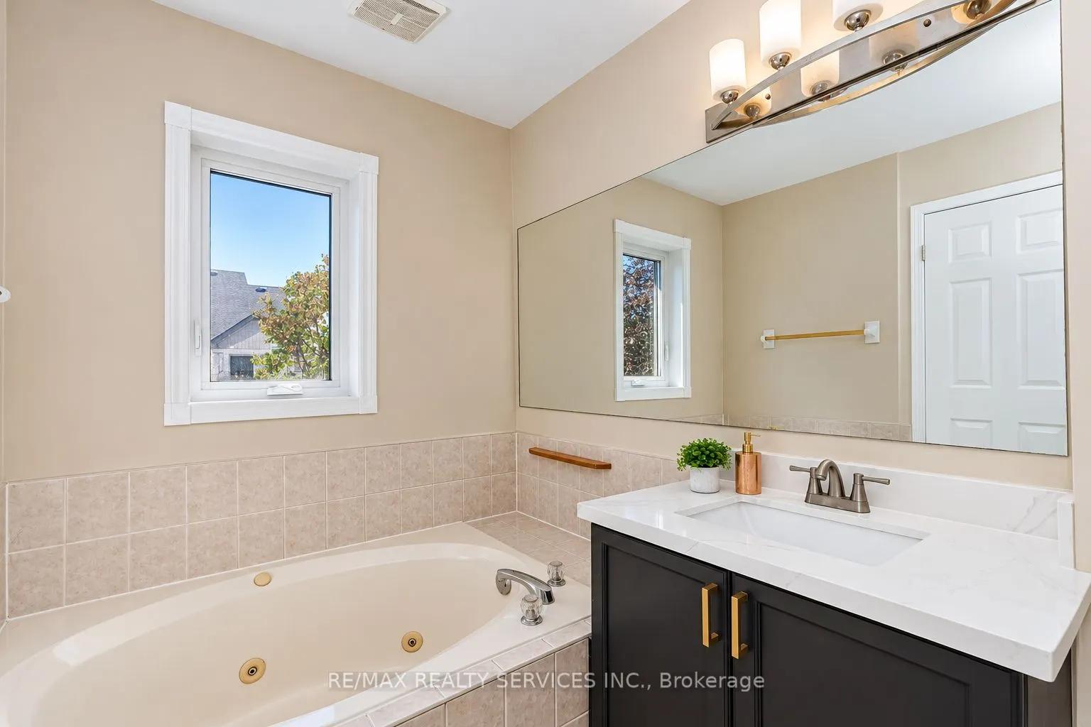 1857 Stevington Crescent