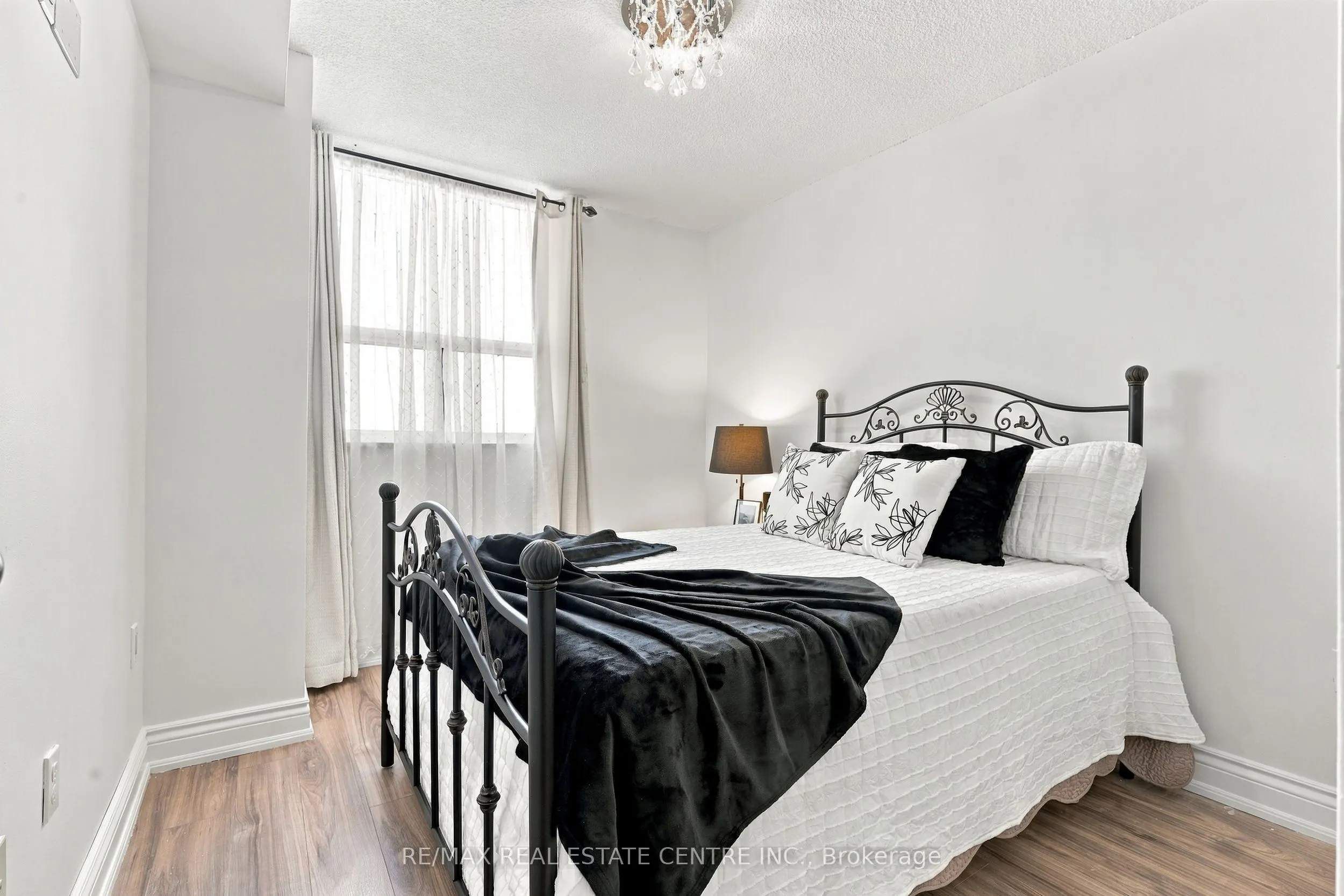 355 Rathburn Road E #1110
