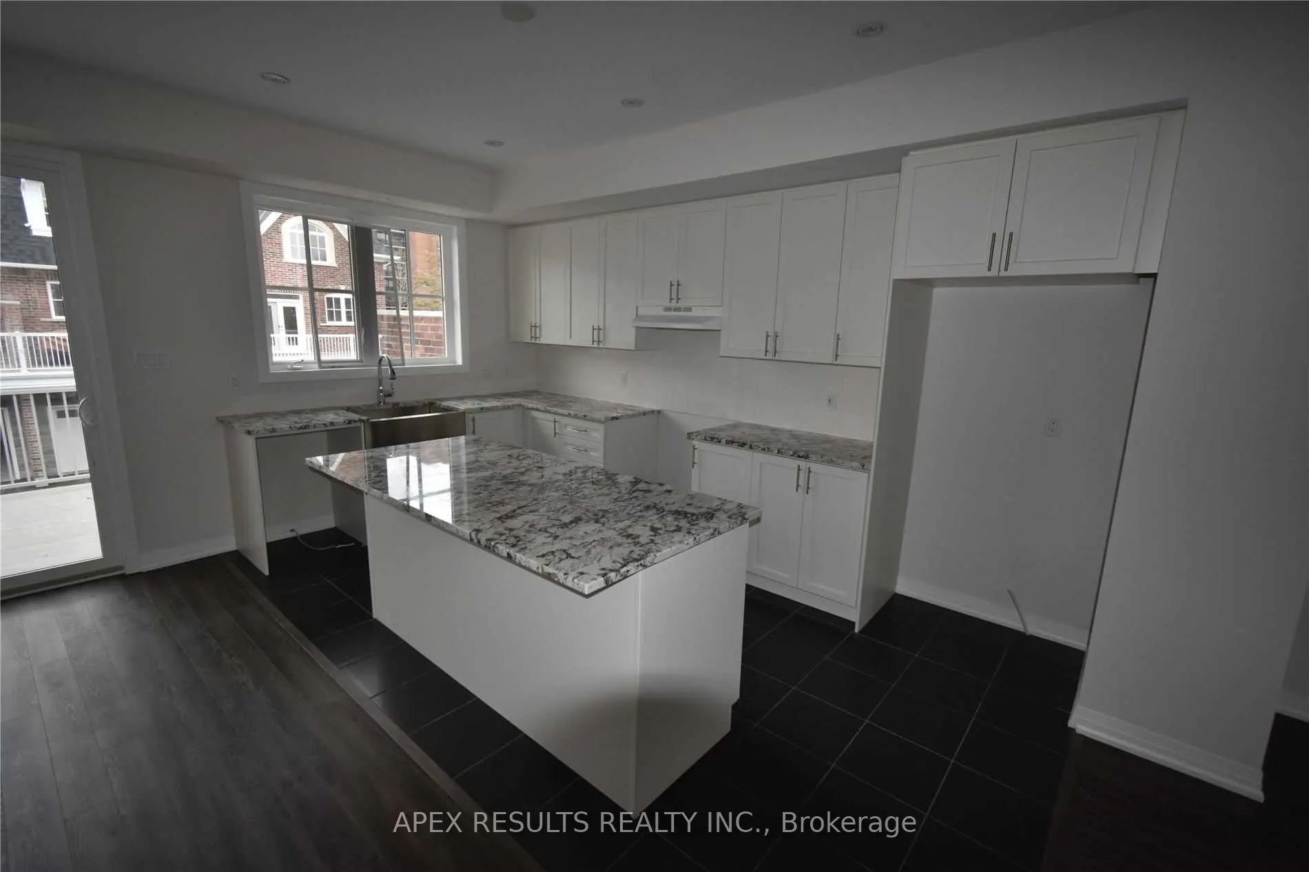 2362 New Street #4