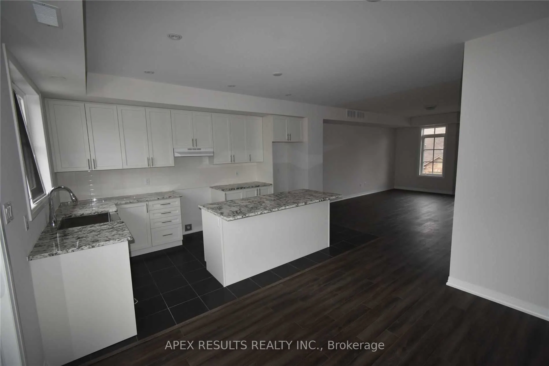 2362 New Street #4