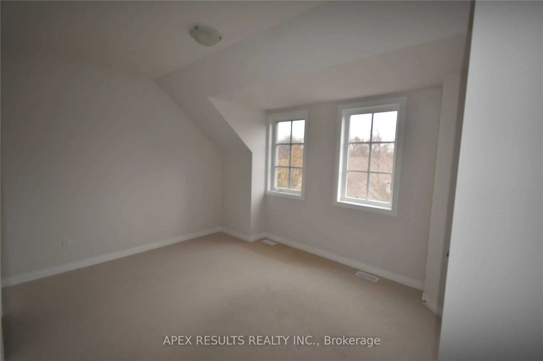 2362 New Street #4