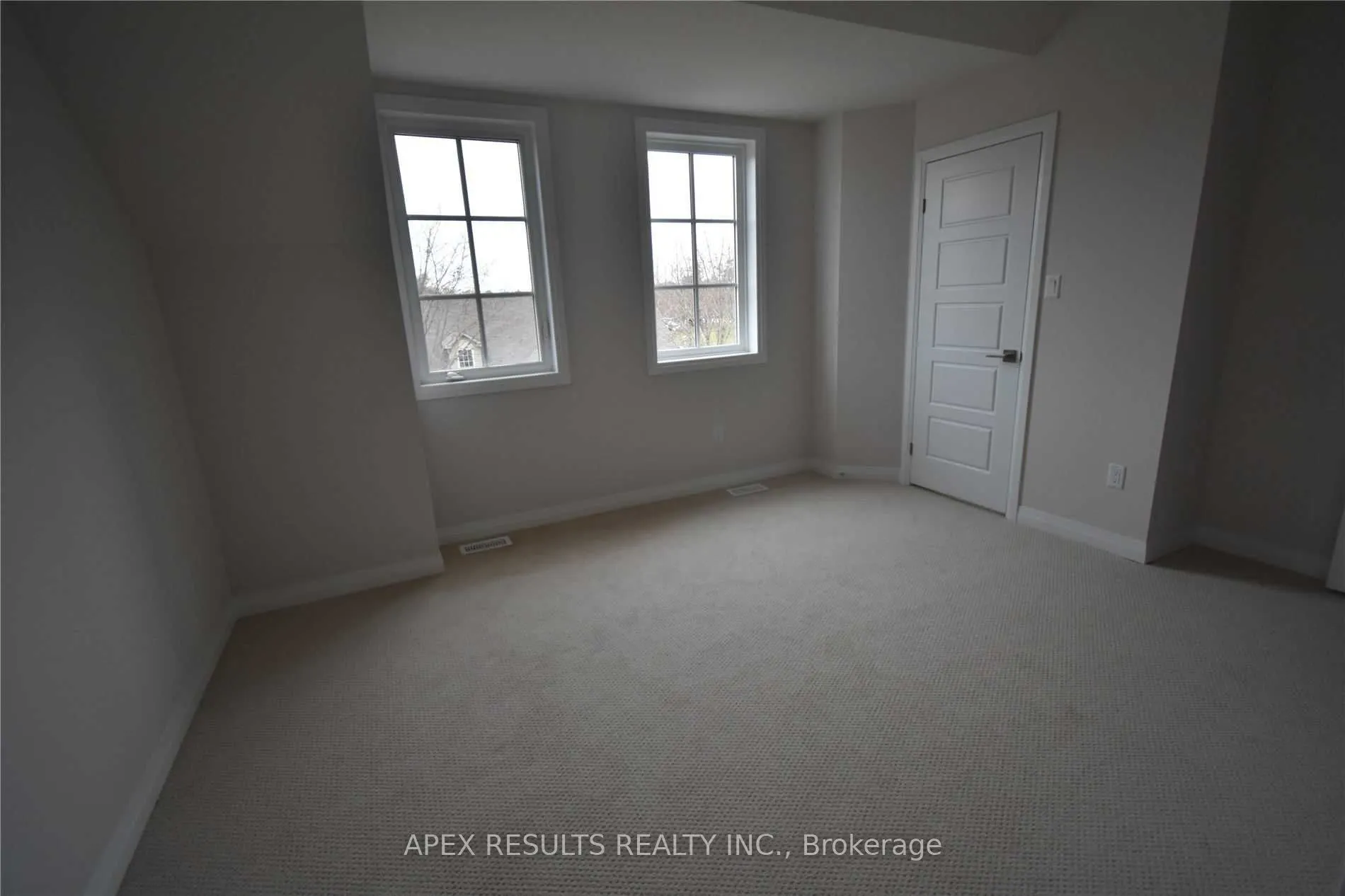 2362 New Street #4